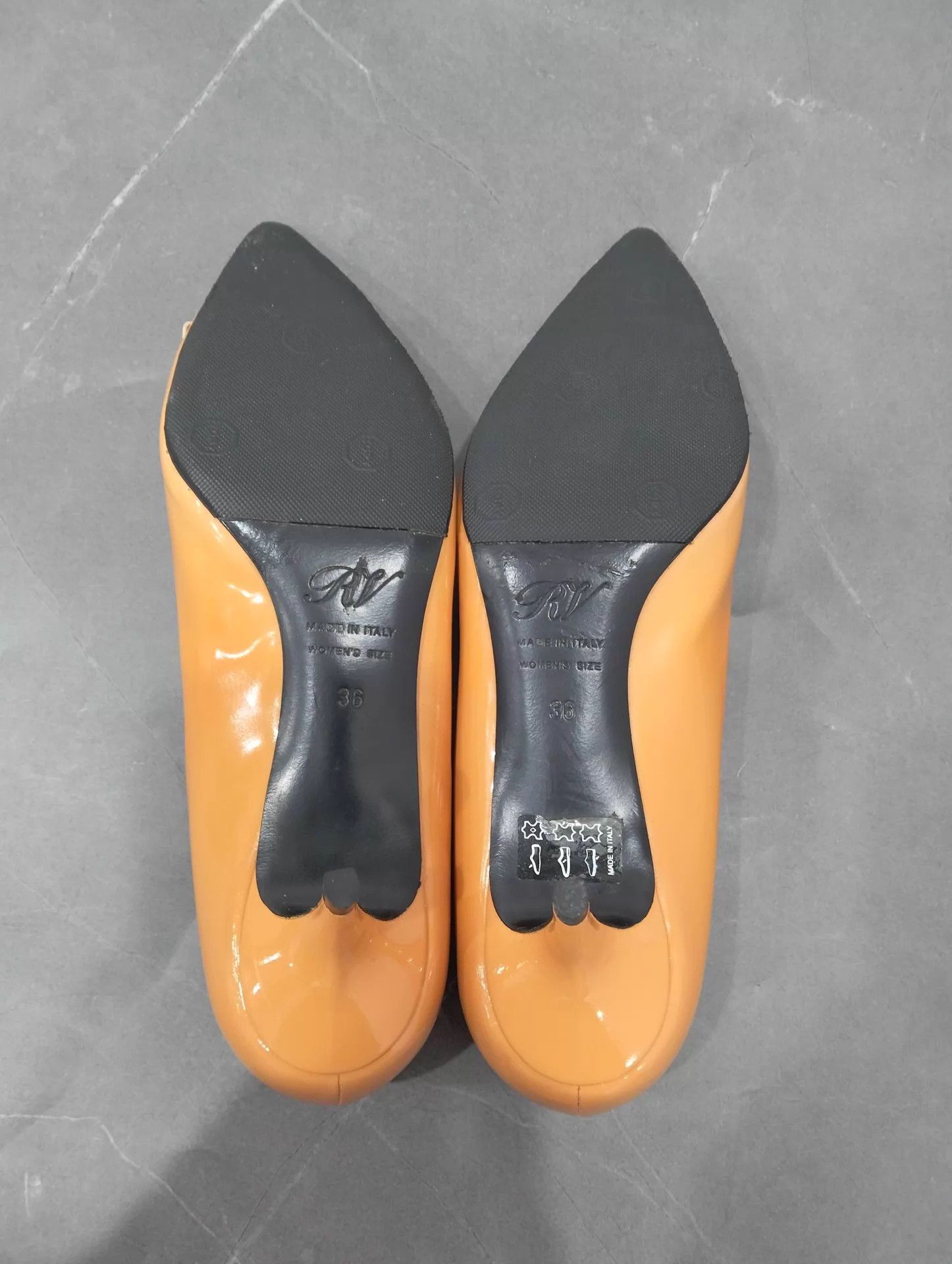 Roger Vivier Roger Vivier Patent Leather Pointed Toe Pumps 36 Size US 5.5 / IT 35.5 - 6 Thumbnail