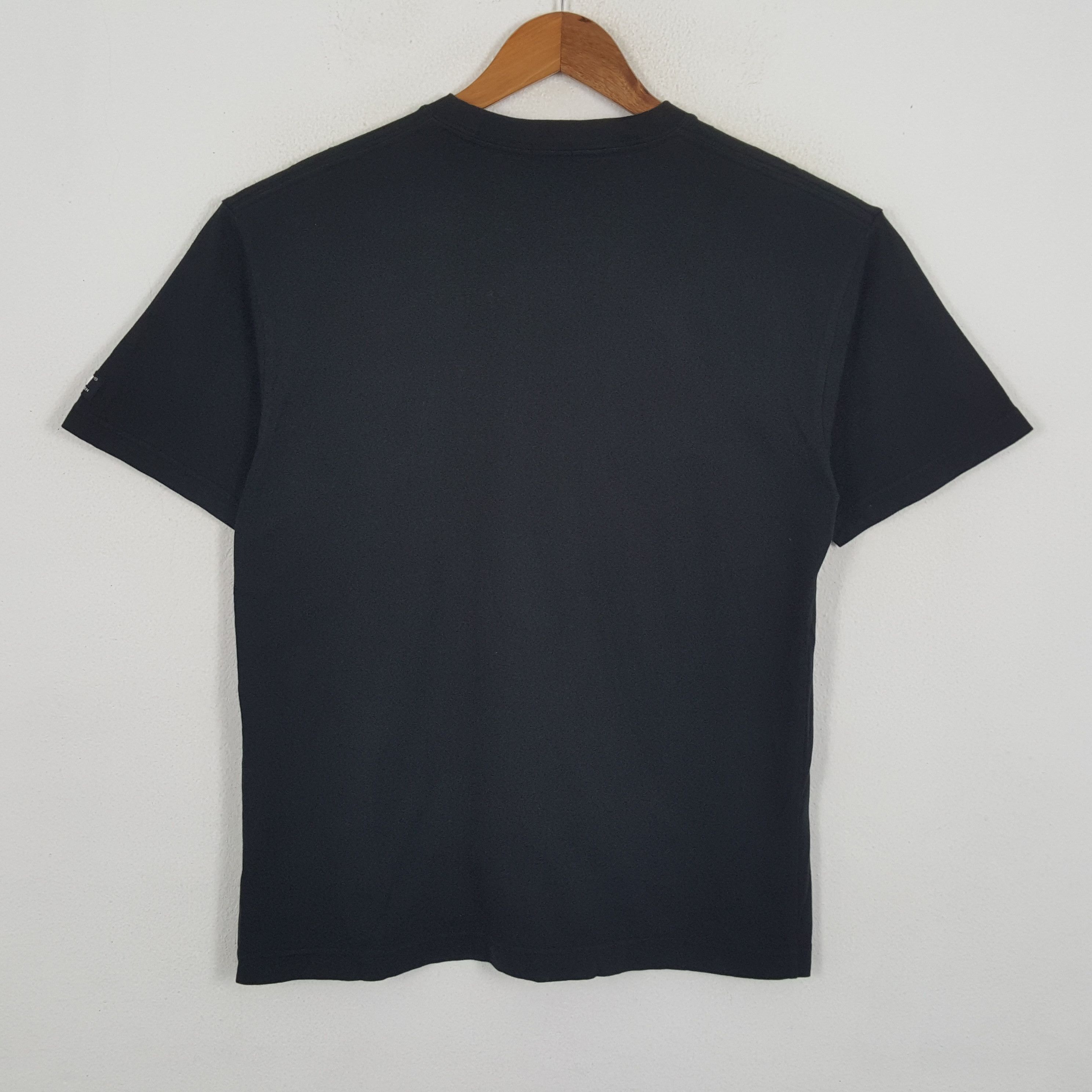 Vintage HELLY HANSEN Streetwear Skateboard Style T-Shirts