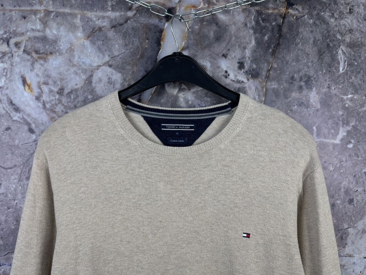 Tommy Hilfiger Tommy Hilfiger Beige Crewneck Sweater Minimal Logo XL Size US XL / EU 56 / 4 - 2 Thumbnail