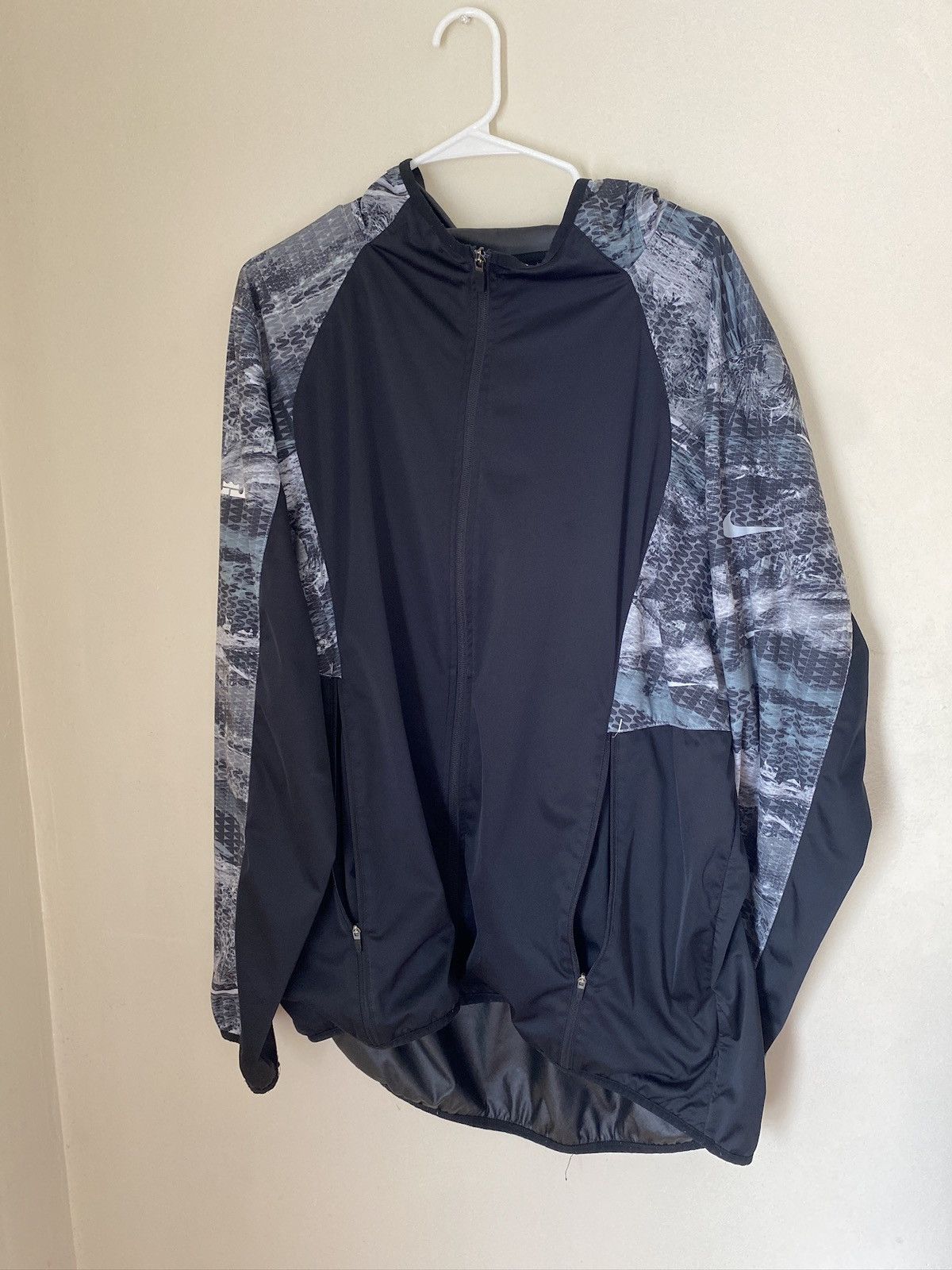 image of Nike Rain Coat Windbreaker in Black, Men's (Size XL)