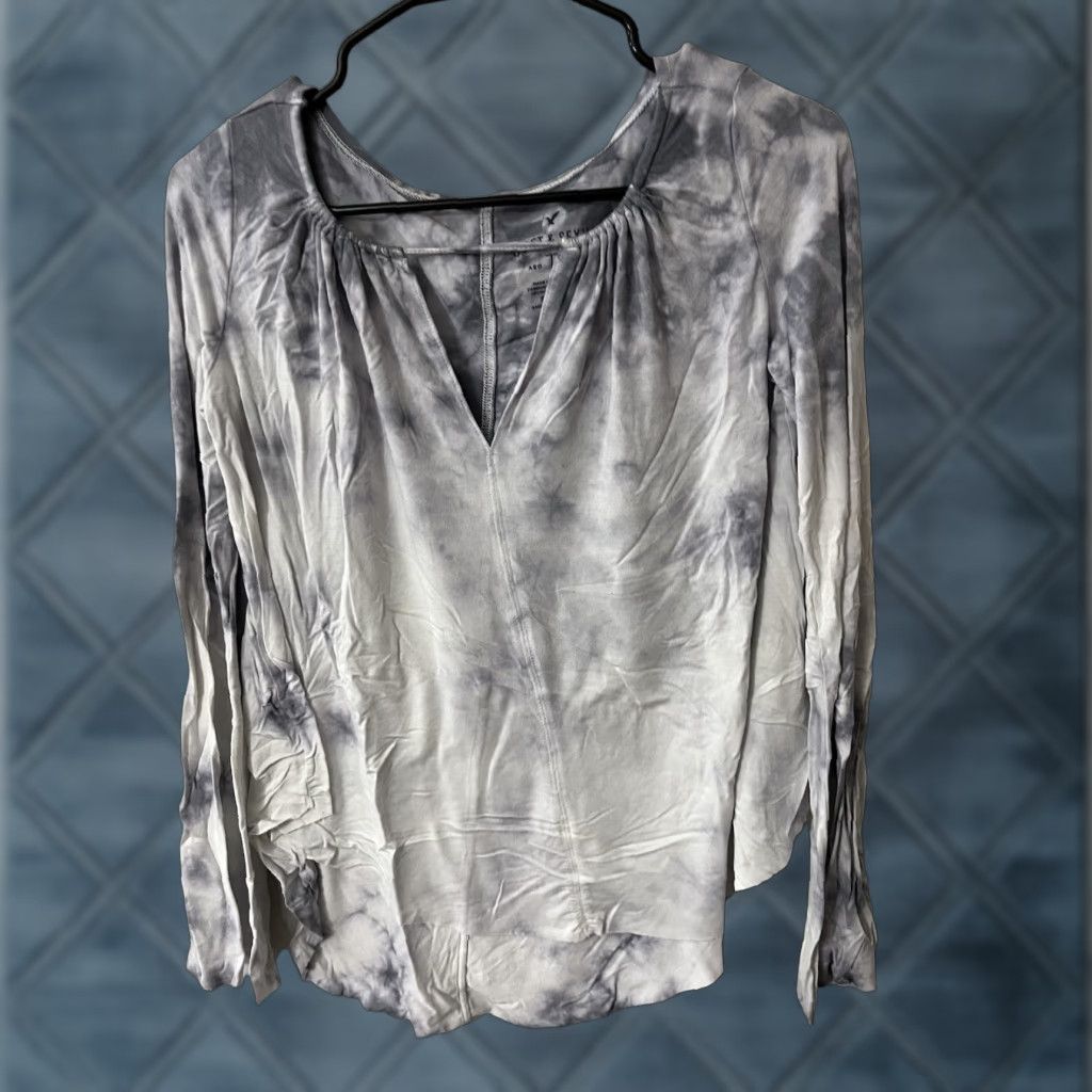 American Eagle Outfitters American Eagle Gray Soft Sexy Tie Dye Bell Sleeve V-Neck T-Shirt Size S Women Size S / US 4 / IT 40 - 1 Thumbnail