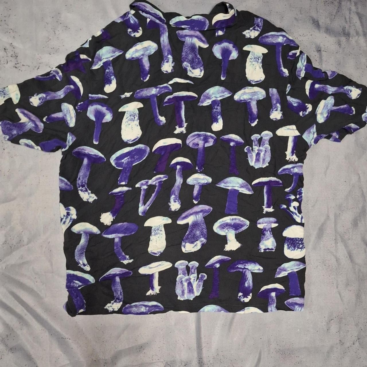 H&M H&M purple and black mushroom print shirt Size US XL / EU 56 / 4 - 4 Thumbnail