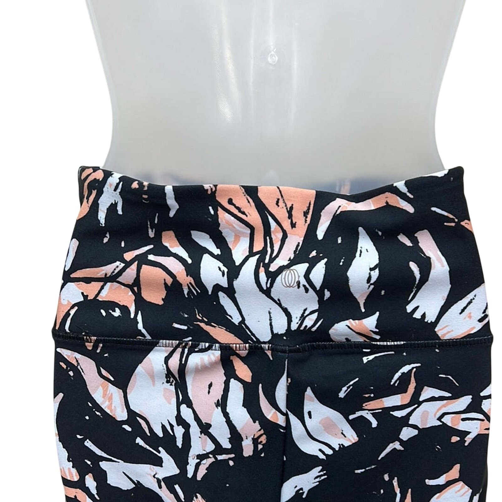Other Balance Collection Print Yoga Pants leggings sz Medium Size 30" / US 8 / IT 44 - 4 Thumbnail