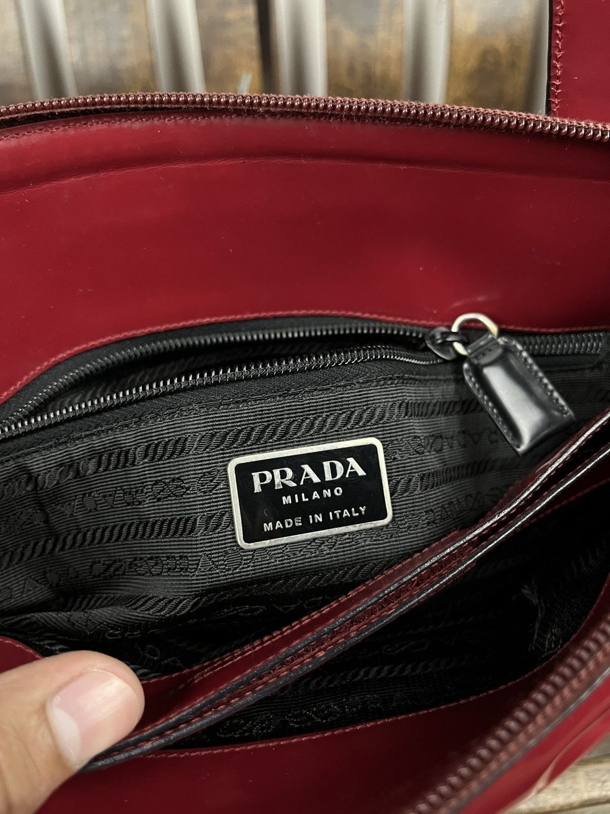 Prada Prada Fall/Winter 1998 Burgundy Patent top handle bag Size ONE SIZE - 14 Thumbnail