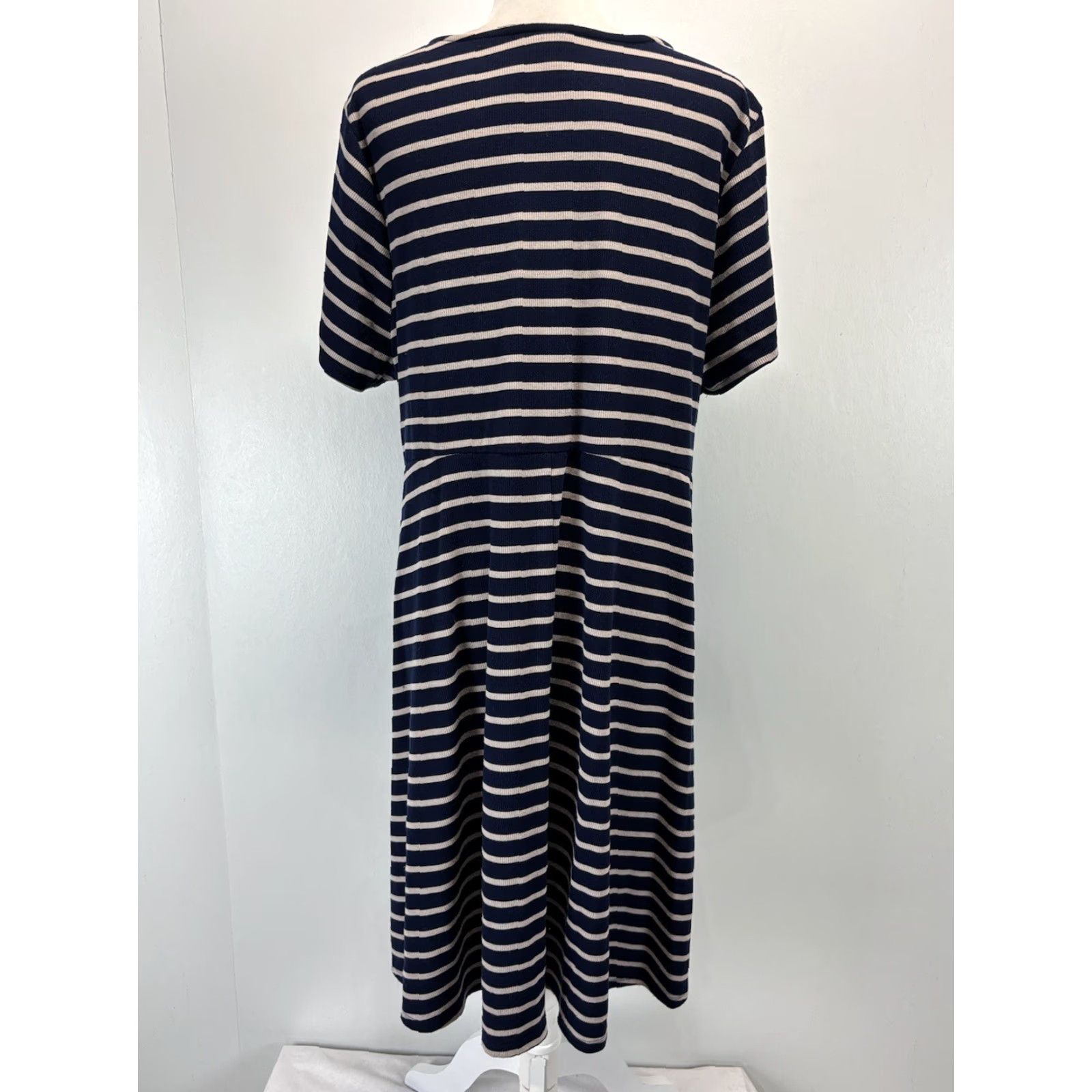 Torrid Torrid Twist Front Knit Skater Dress Sz 3X Plus Navy Taupe Striped Short Sleeve V-Neck Empire Waist Womens Size XXL / US 16-18 / IT 52-54 - 3 Thumbnail