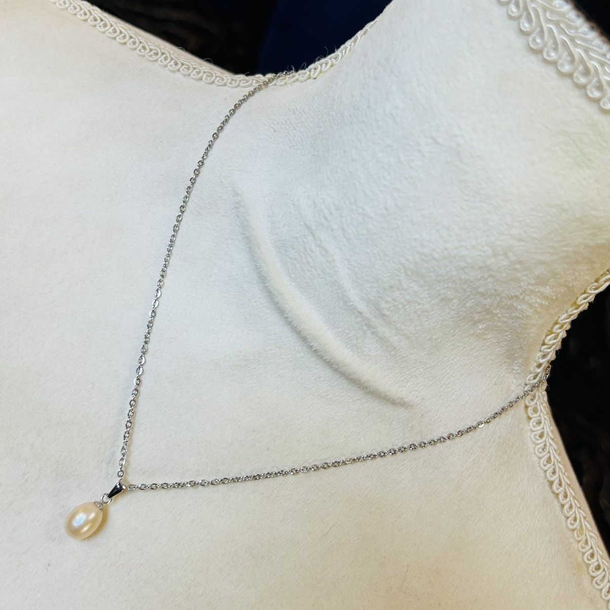 Handmade Handcrafted genuine fresh water pearl pendant necklace Size ONE SIZE - 1 Thumbnail