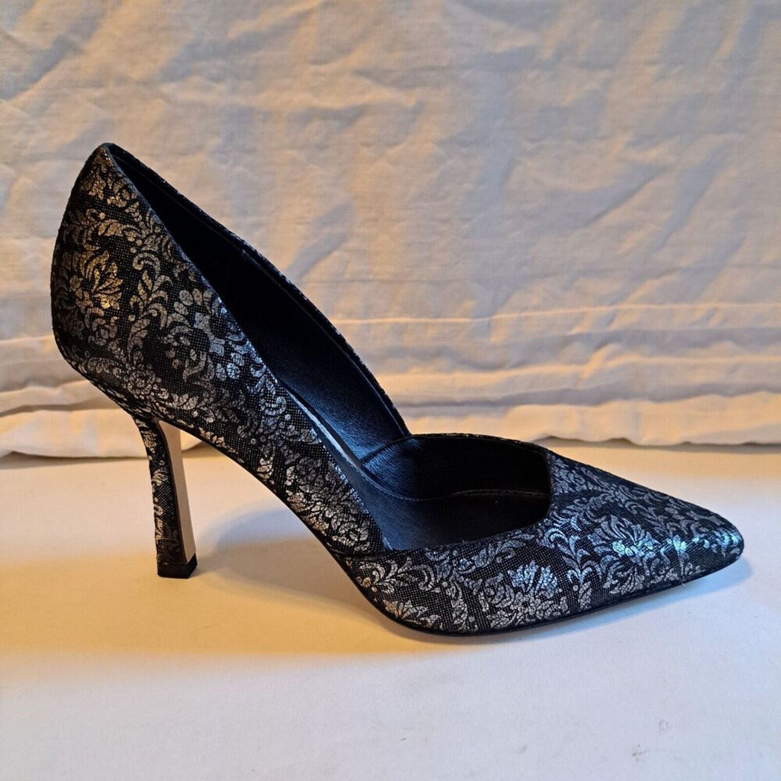 Donald Pliner Donald Pliner Pola Brocade Slip-On Metallic Heels 7.5M New! Size US 7.5 / IT 37.5 - 7 Thumbnail