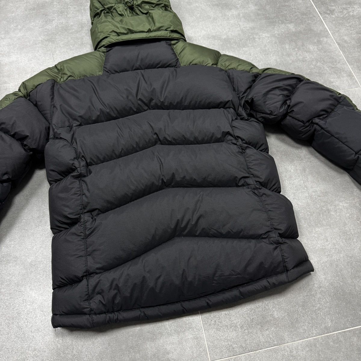 Montbell Montbell Multi Pocket Puffer Down Jacket Men Dark Green Size US L / EU 52-54 / 3 - 22 Thumbnail