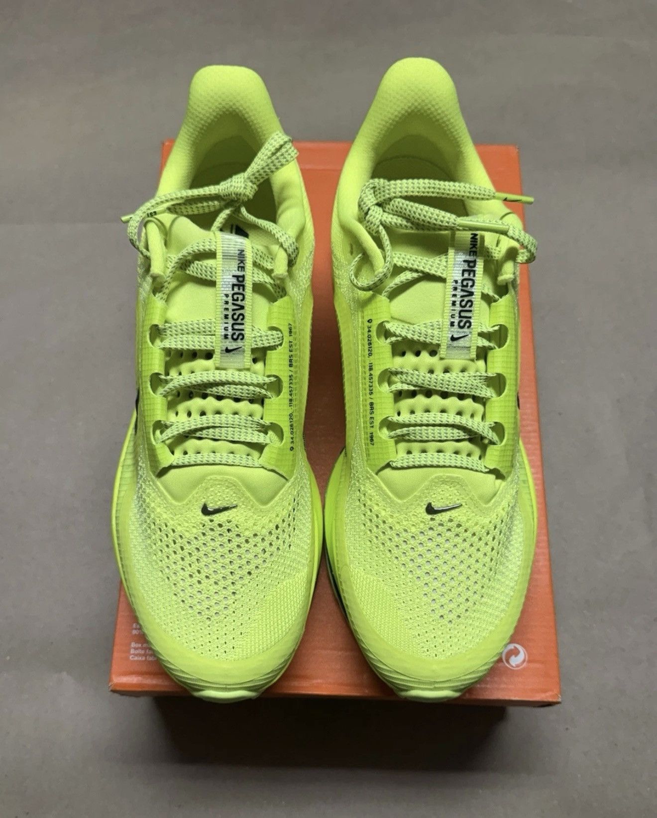Nike Nike Air Pegasus Premium Volt Mens sz 7.5 Running shoes NEW! Size US 7.5 / EU 40-41 - 3 Thumbnail
