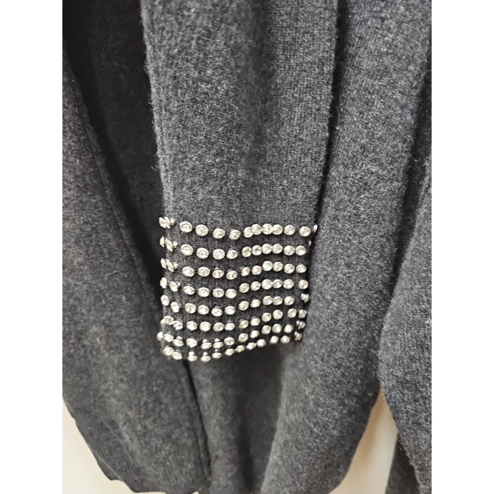 Bloomingdale's C Bloomingdale's 100% Cashmere Embellished Long Sleeve Sweater Sz Medium Shirt Womens Pullover Gray 23 Chest 24.5 Length Vintage No Size M / US 6-8 / IT 42-44 - 4 Thumbnail