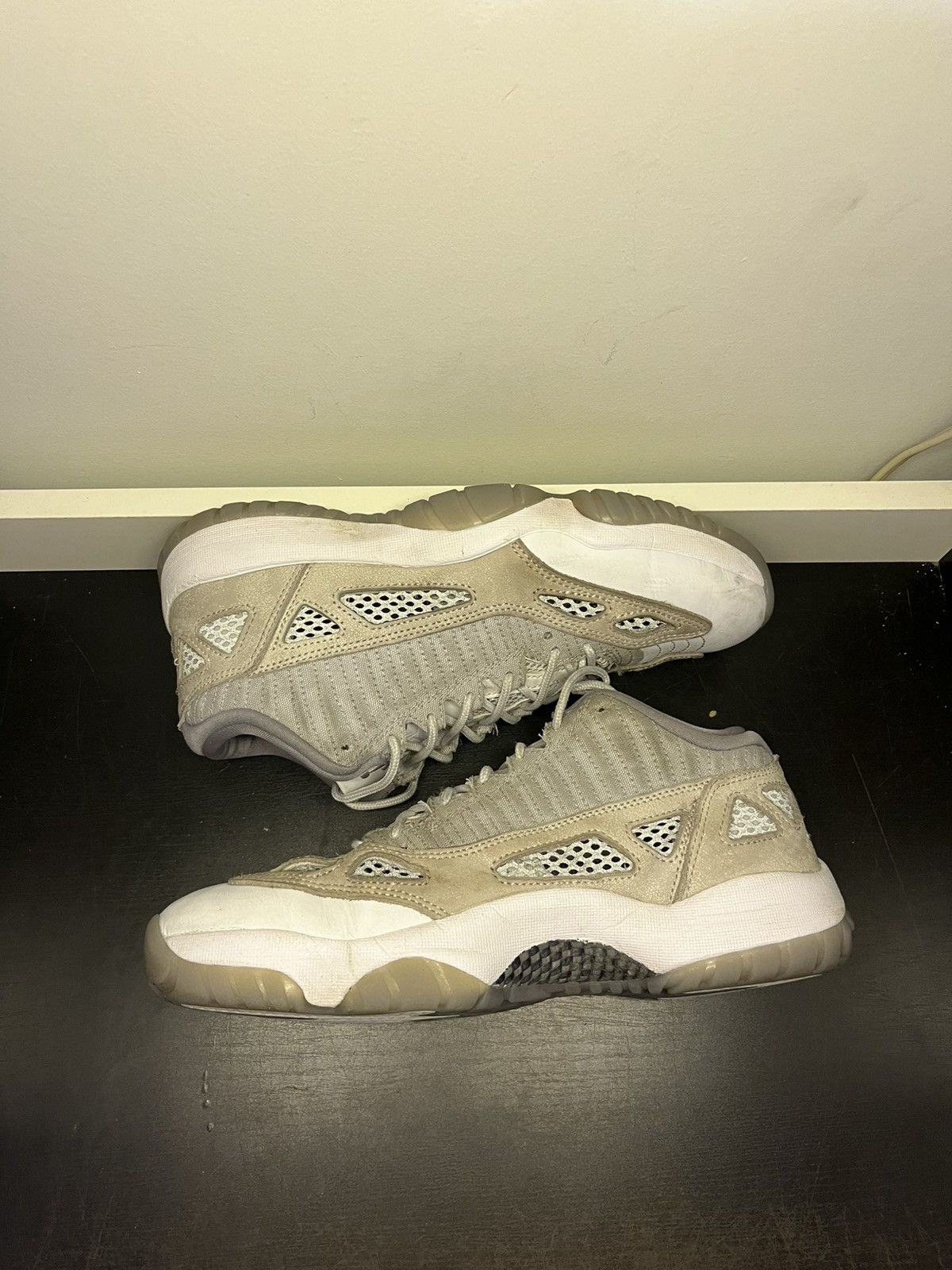 Jordan Brand Jordan 11 Retro Low IE Light Orewood Brown 9 919712-102 Size US 8 / EU 41 - 4 Thumbnail