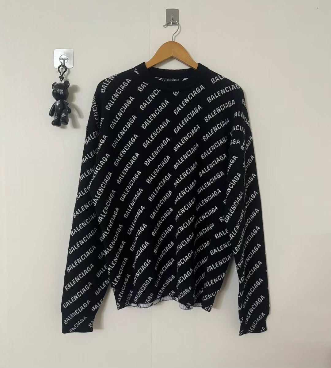 Balenciaga Balenciaga Black White Letter Knit Sweater Size XS / US 0-2 / IT 36-38 - 1 Thumbnail