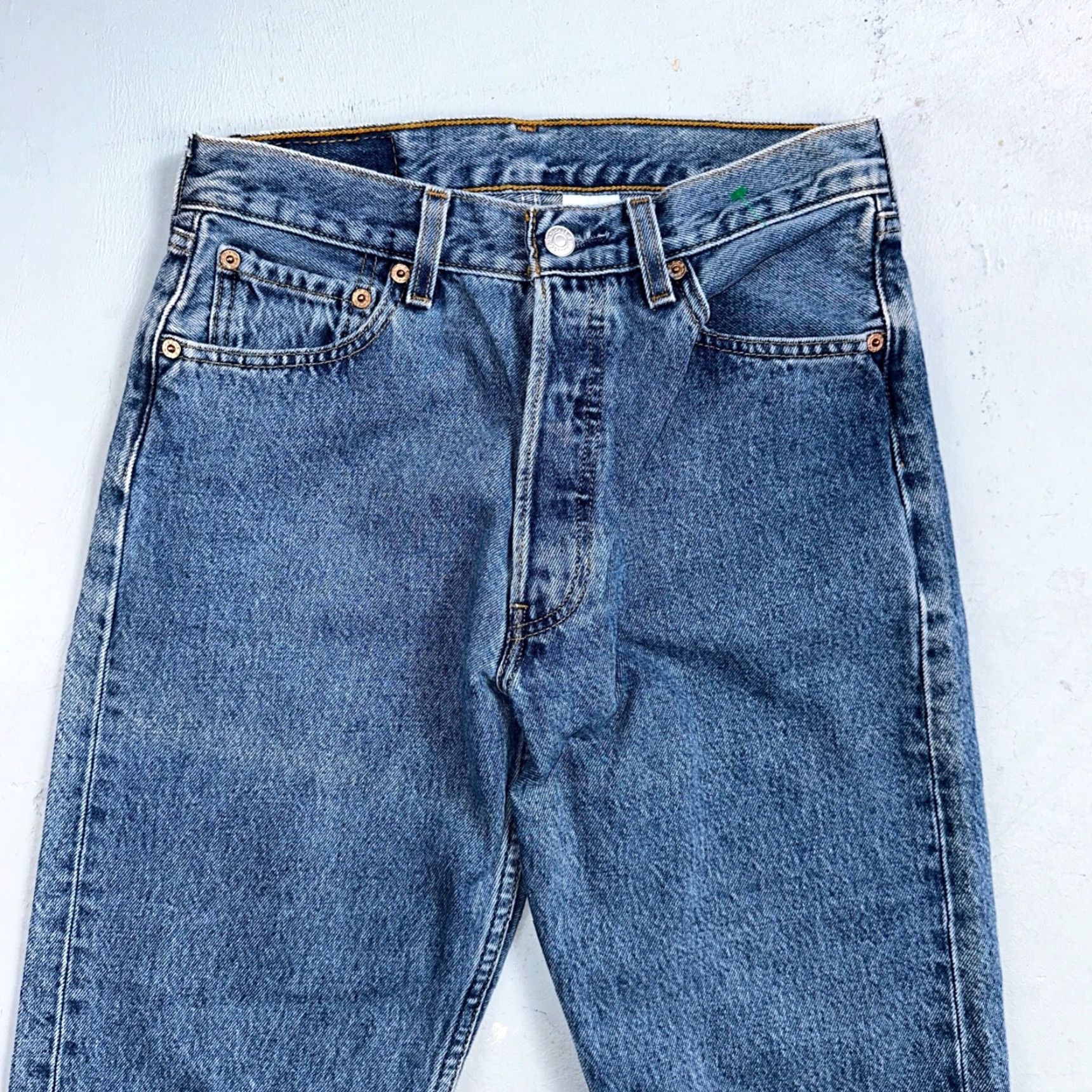 Levi's VINTAGE Levi's 501 Regular Jeans Men 29x32 Blue Cotton Denim 90s Straight Mid Rise 501 Series 1990s Comfort Shows 90s Theme Size US 29 - 2 Thumbnail
