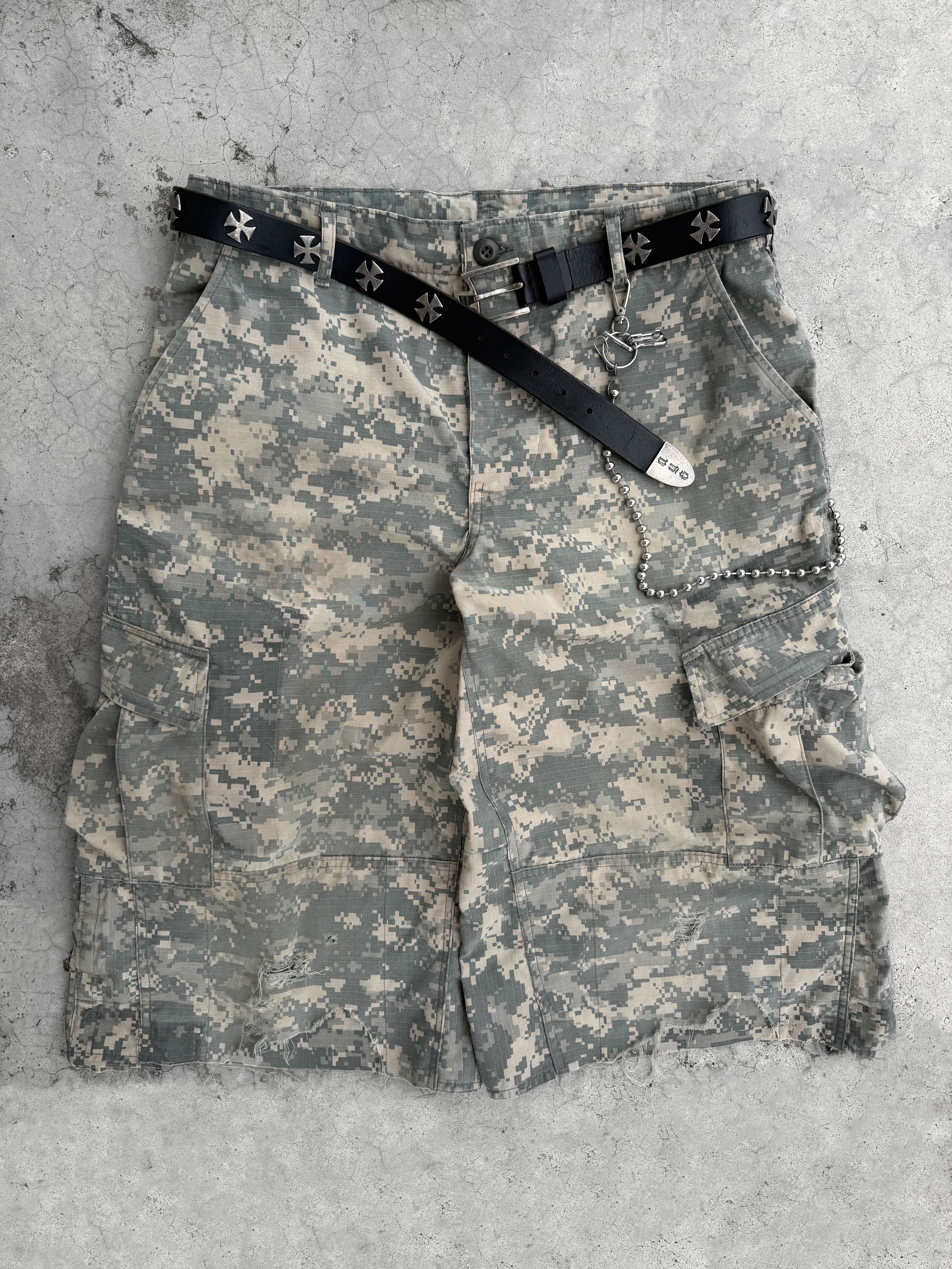 Vintage Vintage PIXELCAMO Cargo Shorts Size US 34 / EU 50 - 6 Thumbnail