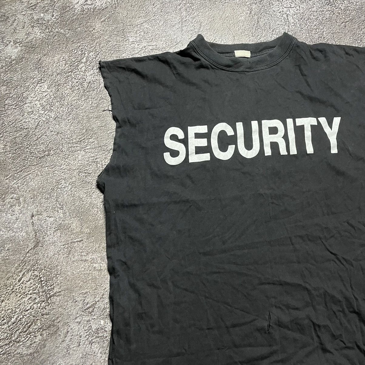 Vintage Vintage Y2K Security Logo Graphic Tank Top Streetwear Boxy L Size US L / EU 52-54 / 3 - 3 Thumbnail
