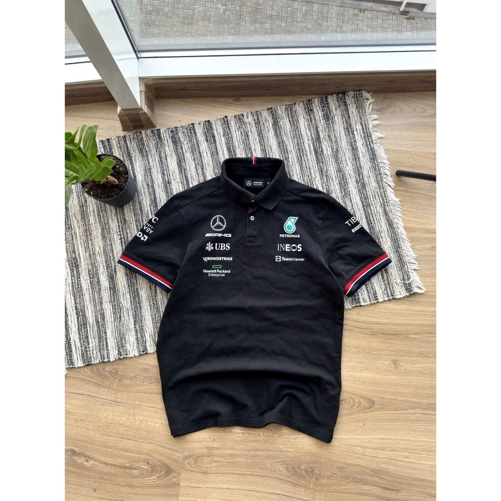 Mercedes-Benz Mercedes-Benz AMG Petronas Formula One Team Black Polo T-shirt Size M Men Size US M / EU 48-50 / 2 - 2 Thumbnail