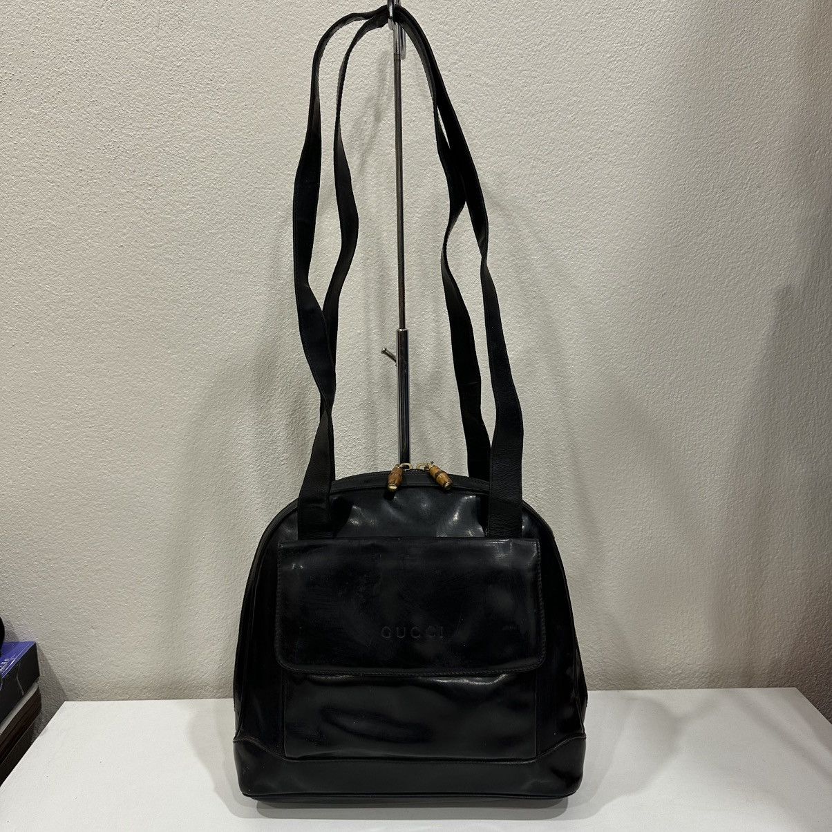 Gucci ‼️YES‼️VINTAGE GUCCI PATENT LEATHER BAMBOO PULLER SHOULDER BAG Size ONE SIZE - 2 Thumbnail
