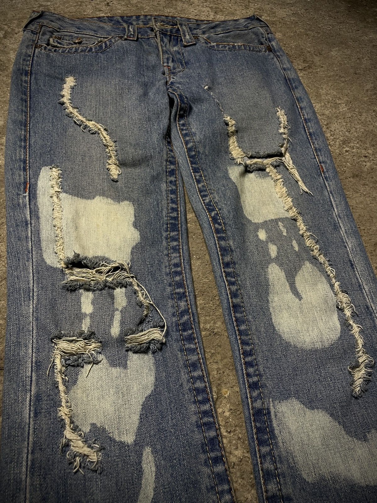 True Religion 2000’s True Religion - Distressed Flared Pants Size US 29 - 3 Thumbnail