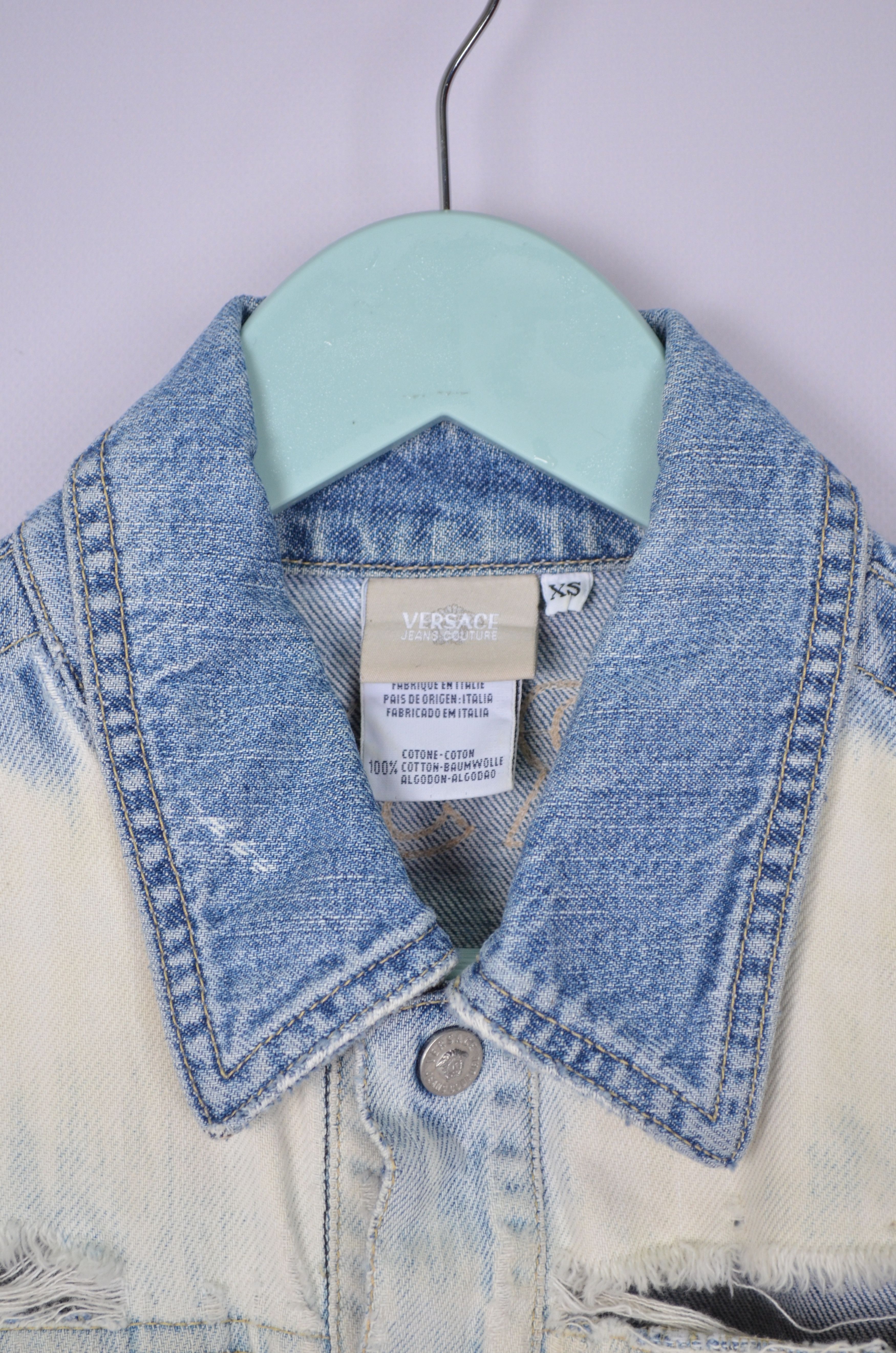 Designer × Versace × Vintage Versace Jeans White Blue Denim Jacket Big Logo Size XS Size XS / US 0-2 / IT 36-38 - 8 Thumbnail