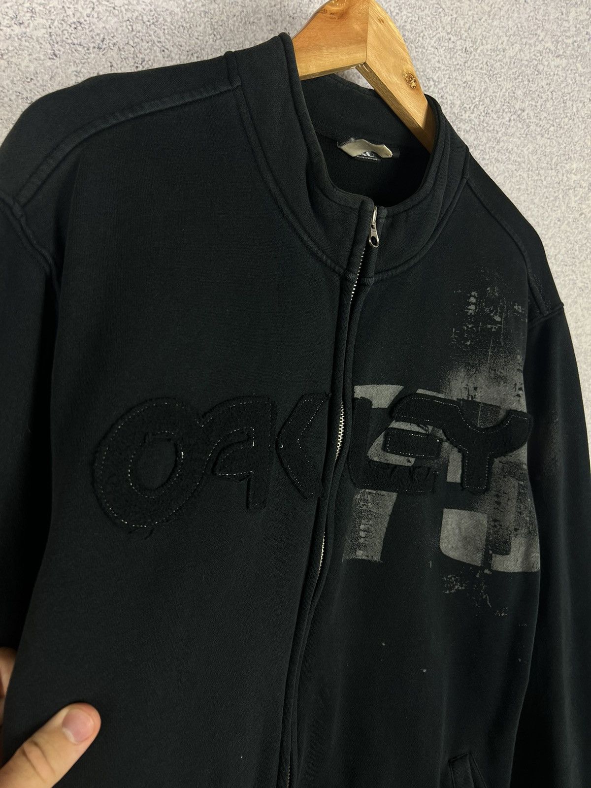 Oakley Vintage Oakley Big Logo Zip Sweatshirt Size US XL / EU 56 / 4 - 3 Thumbnail