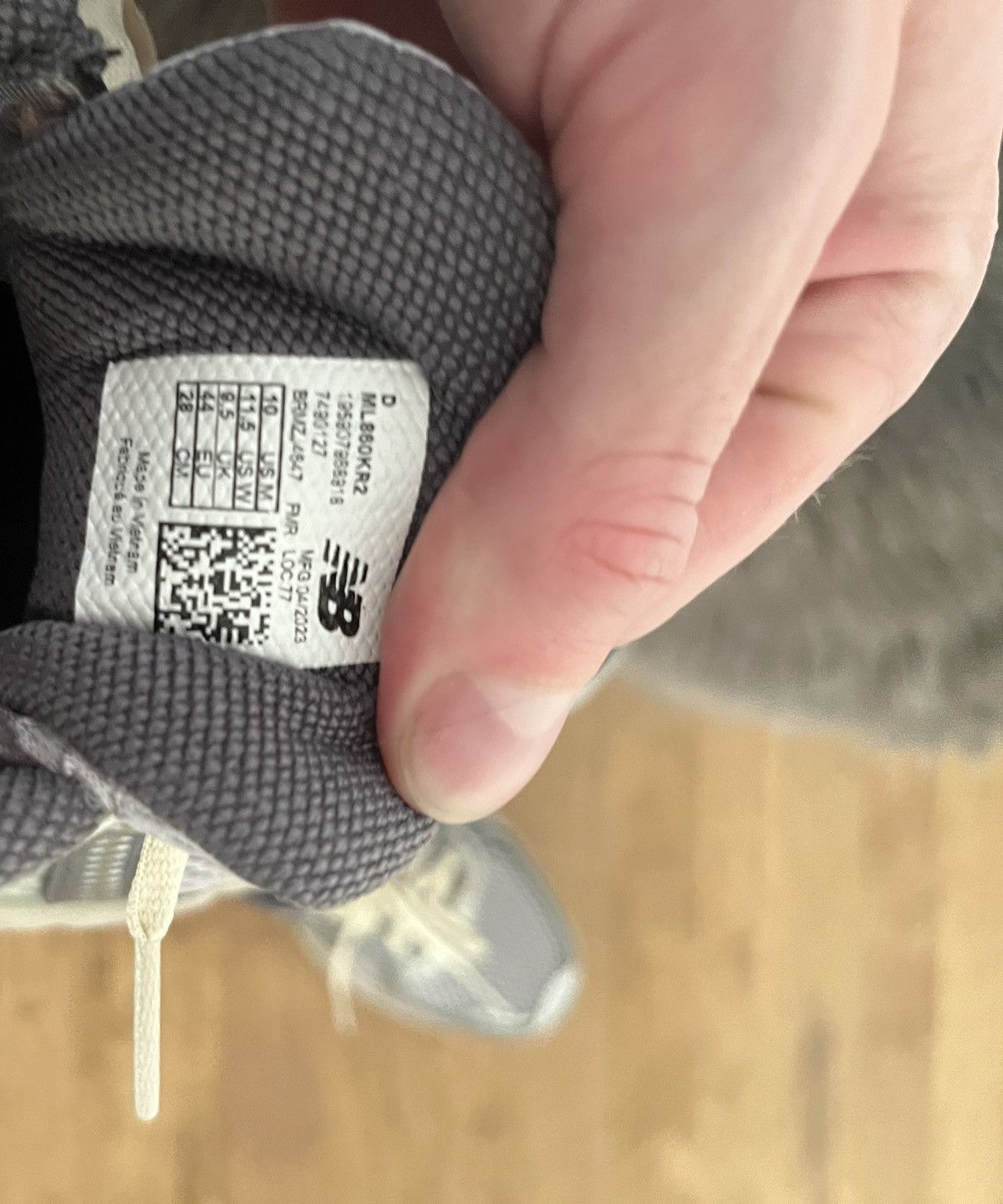 New Balance New Balance 860v2 Size US 10 / EU 43 - 7 Thumbnail