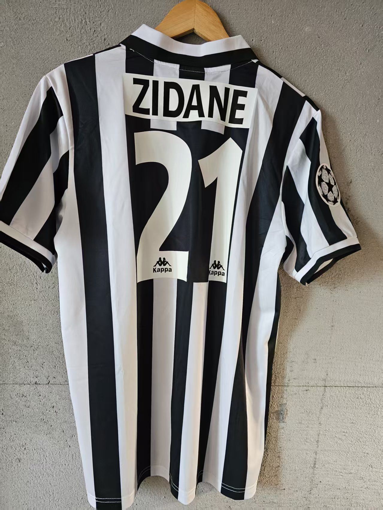 Other 1995 1997 Juventus 21 Zidane Jersey Home Size US L / EU 52-54 / 3 - 1 Thumbnail