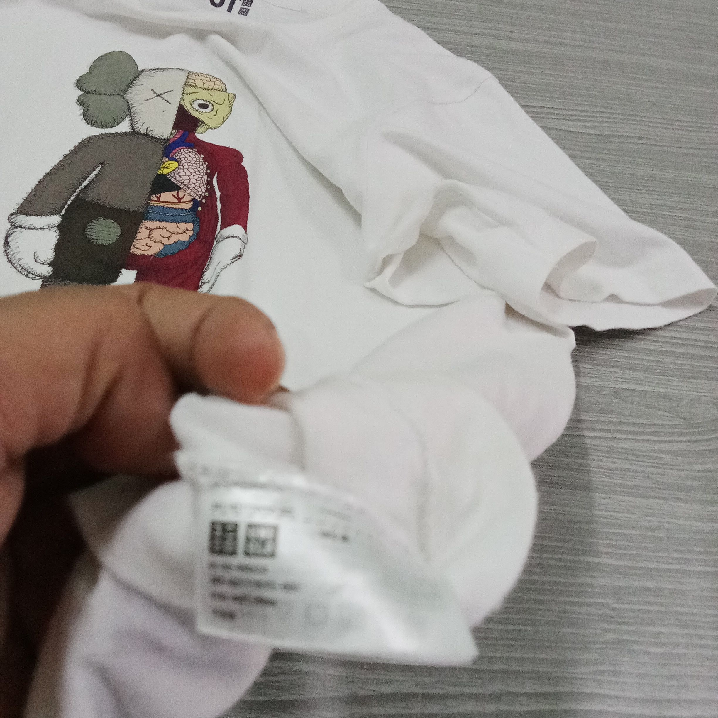 Japanese Brand Uniqlo x Kaws tee Size US M / EU 48-50 / 2 - 9 Thumbnail