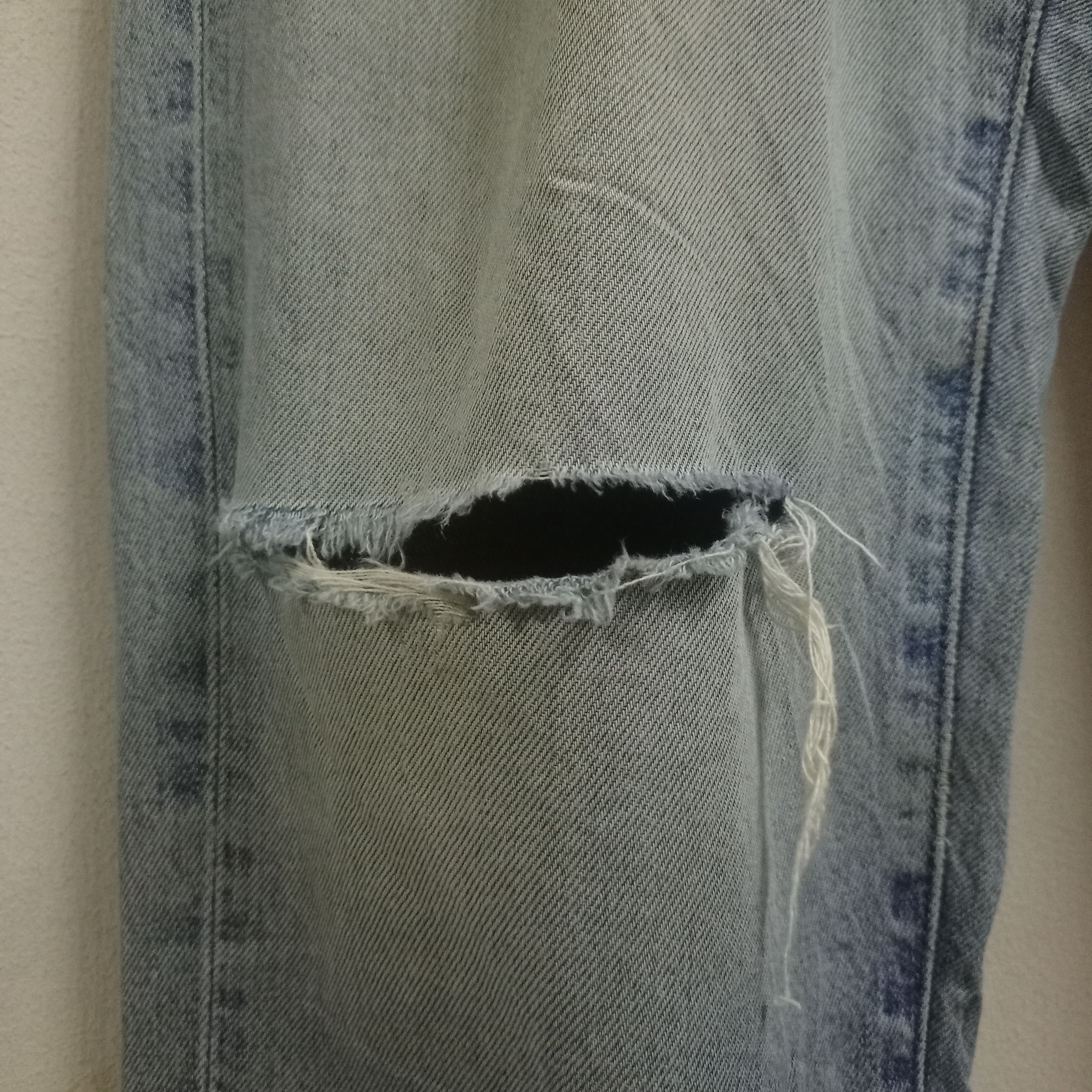 Uniqlo Vintage Japanese Uniqlo Blue Wash Distressed Loose Jeans Size US 34 / EU 50 - 6 Thumbnail