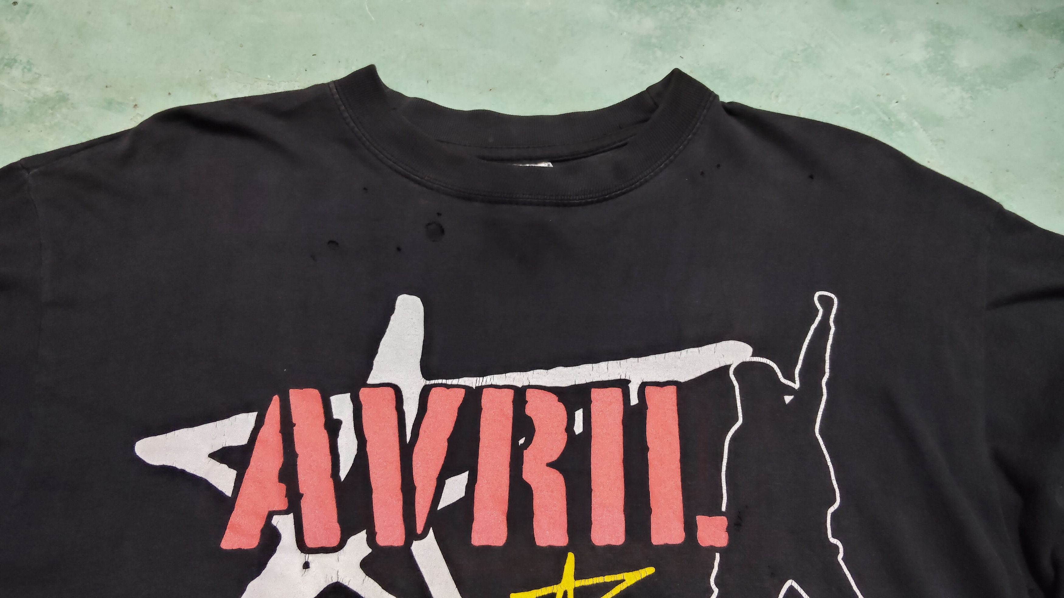 Band Tees vintage AVRIL LAVIGNE japanese tour 2005 Size US M / EU 48-50 / 2 - 6 Thumbnail
