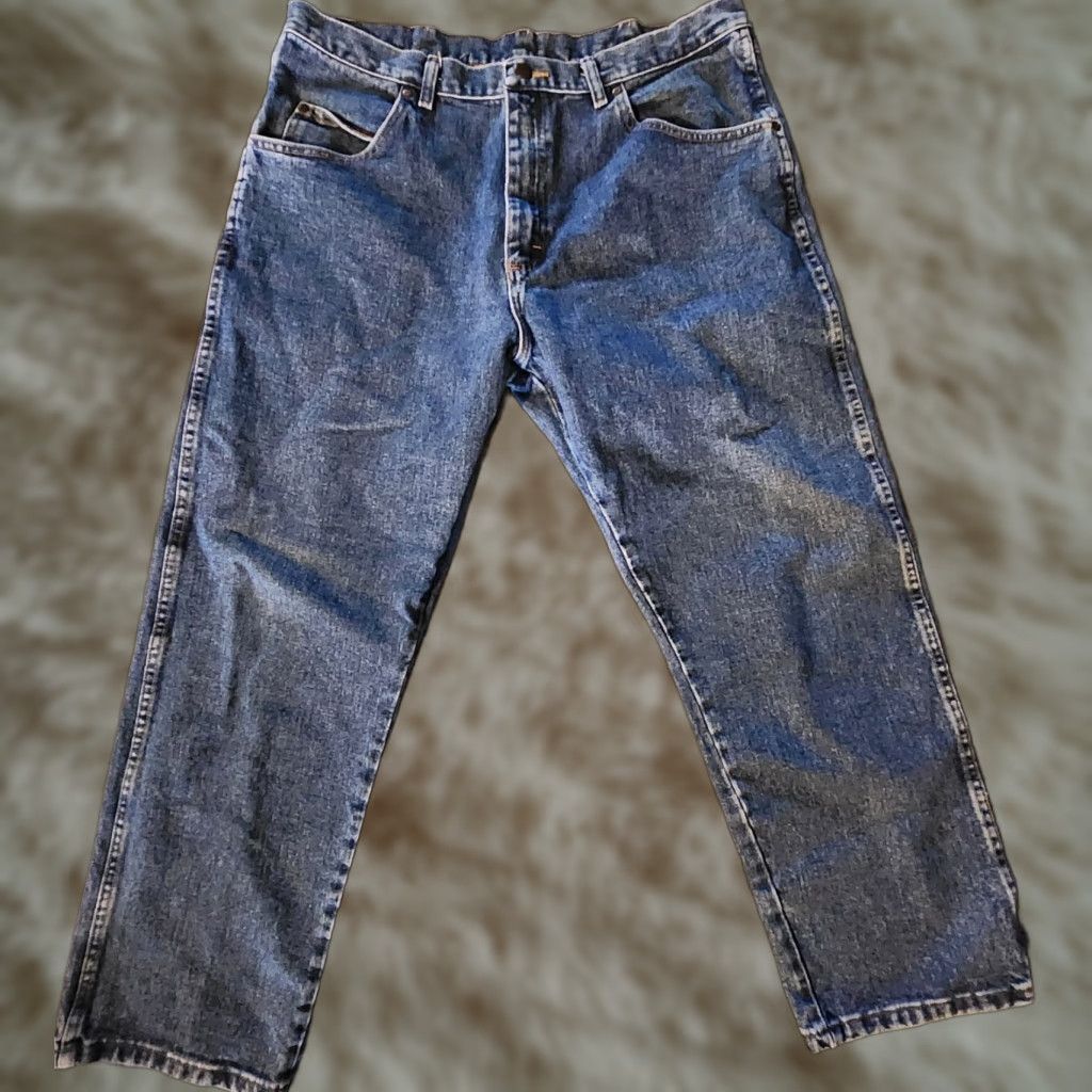 Wrangler Wrangler Rugged Wear Men's Jeans Denim Blue 38x29 Straight Leg Classic Fit 5-Pocket Regular Rise Mid Inseam 29 Bagged & Shipped USPS Priority Mail Size US 38 / EU 54 - 1 Thumbnail