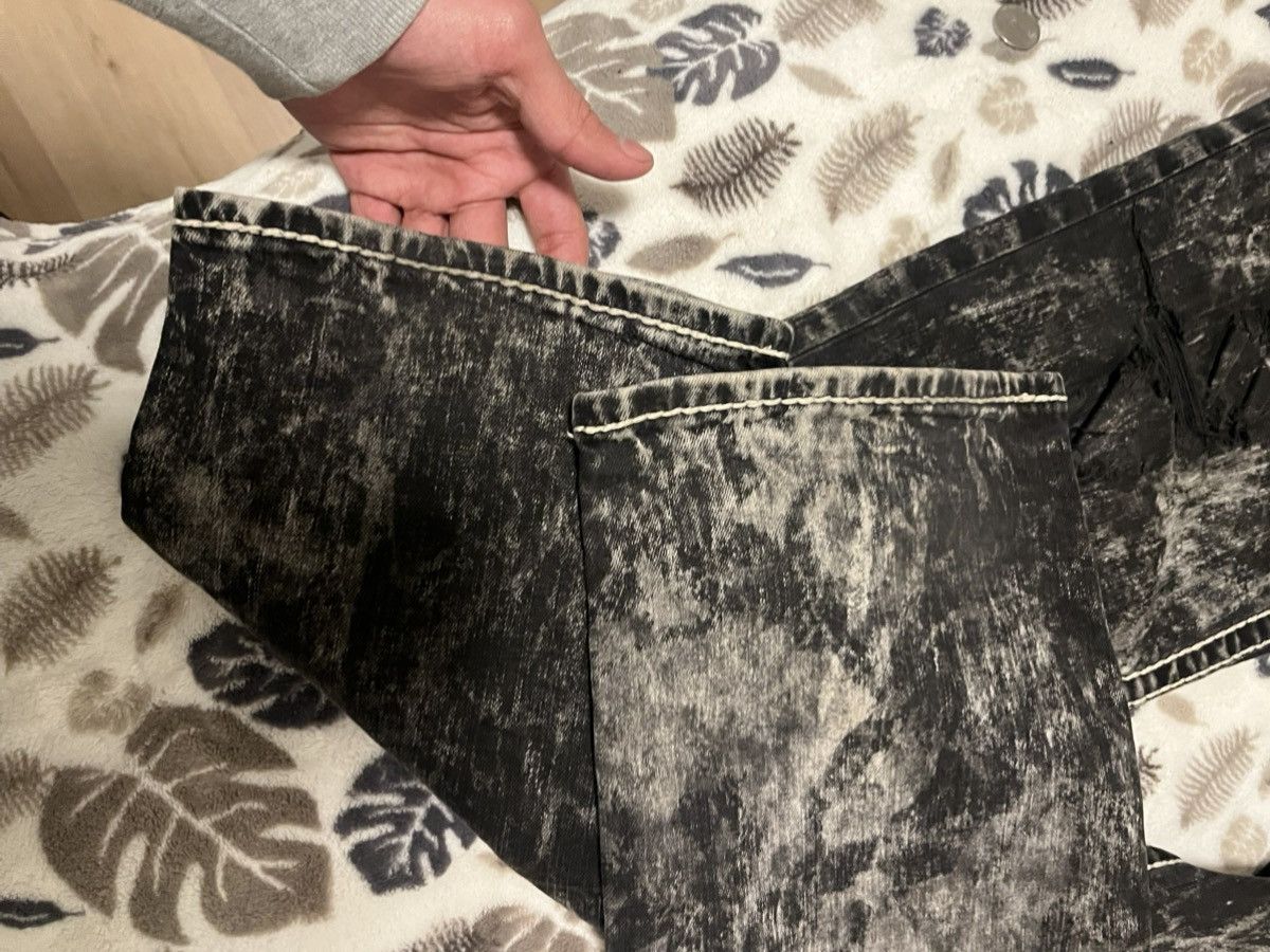 True Religion True religion Early 2010s bleached/washed ripped style Size US 34 / EU 50 - 5 Thumbnail