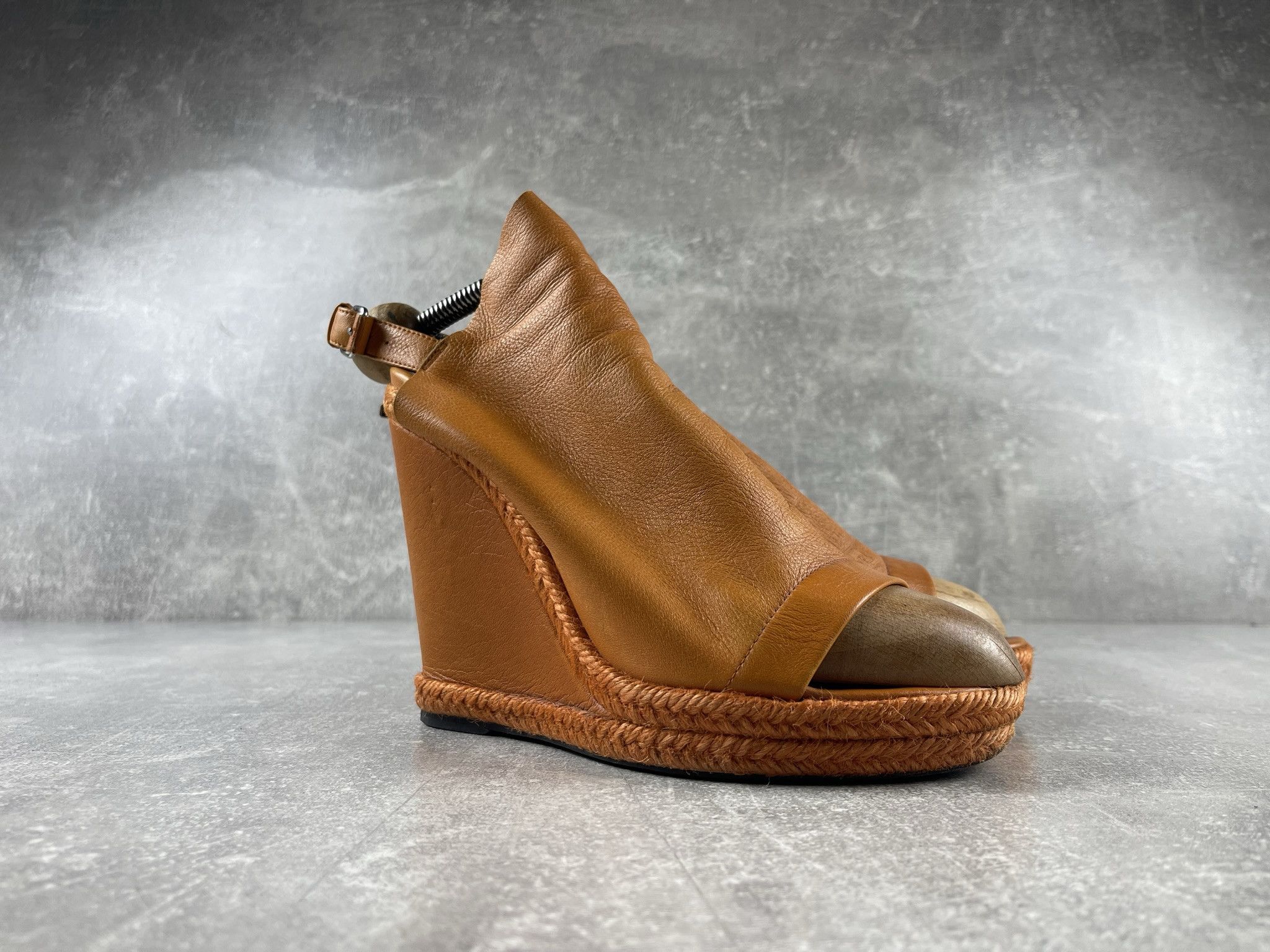 Balenciaga Balenciaga Paris orange leather slingback wedge heels shoe Size US 8 / IT 38 - 2 Thumbnail
