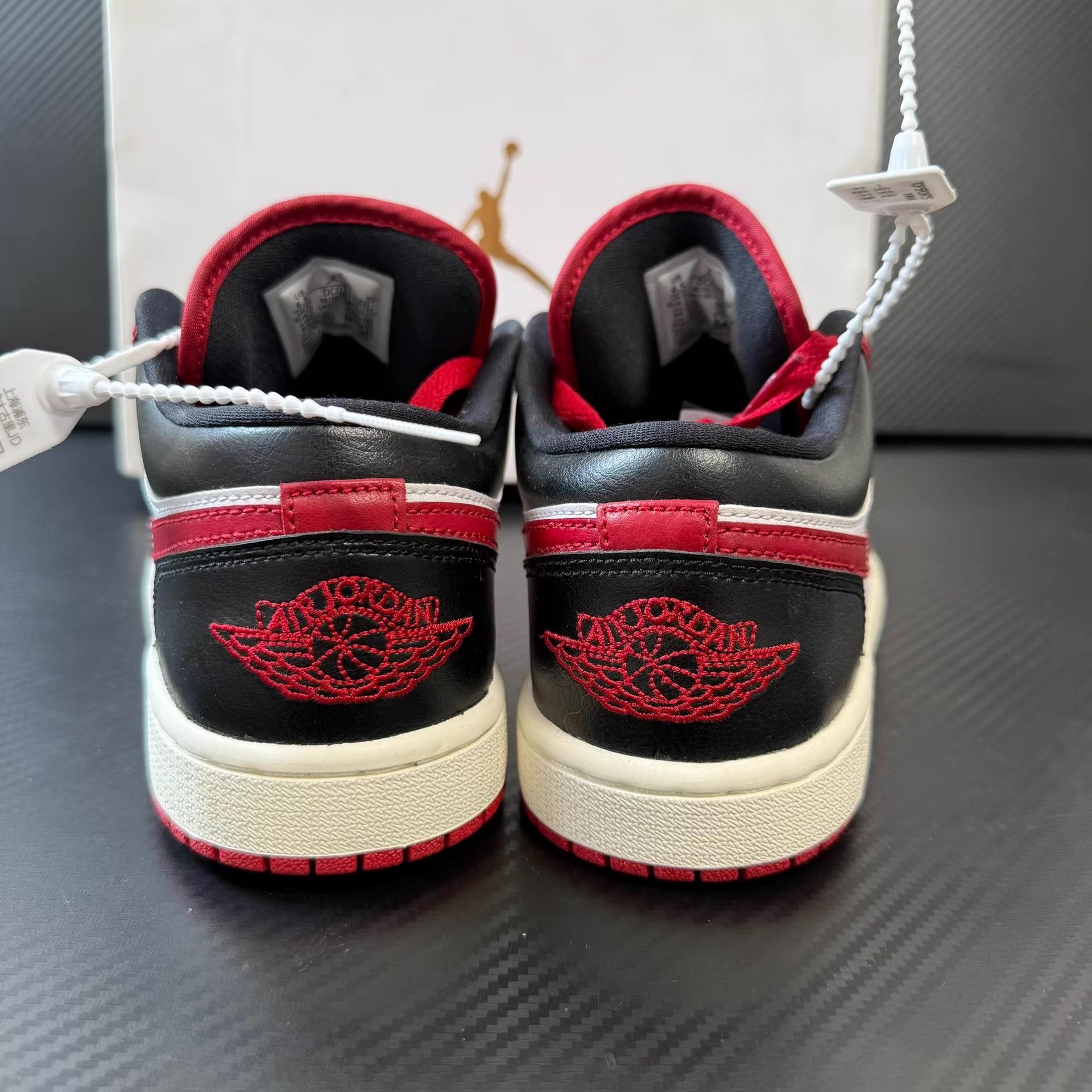 Nike Air Jordan 1 Low White, Red & Black colorway Q10 Size US 7.5 / IT 37.5 - 4 Thumbnail