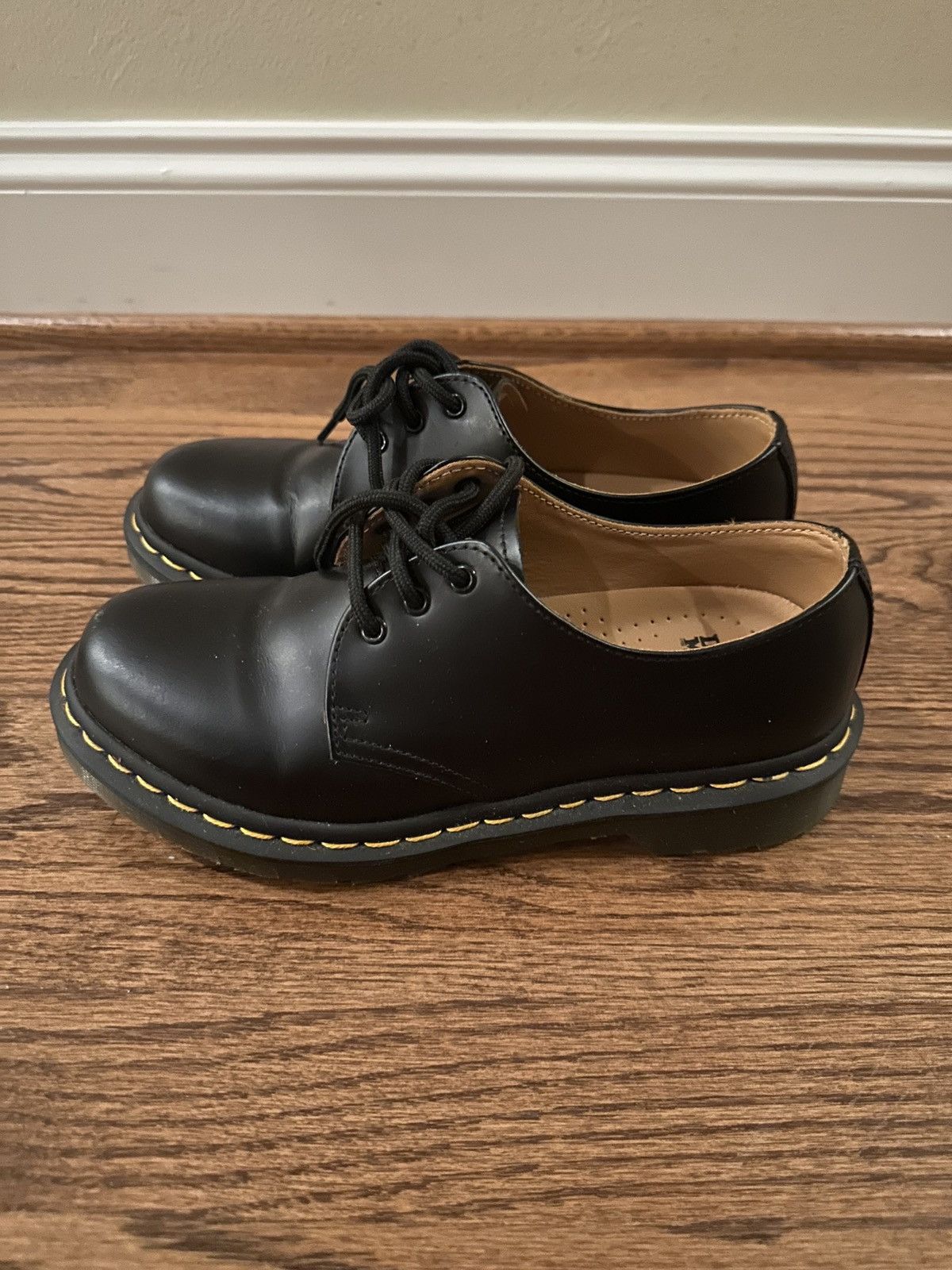 Dr. Martens Dr Martens Women's 1461 Smooth Leather Oxford Shoe in Black Size US 6 / IT 36 - 1 Thumbnail