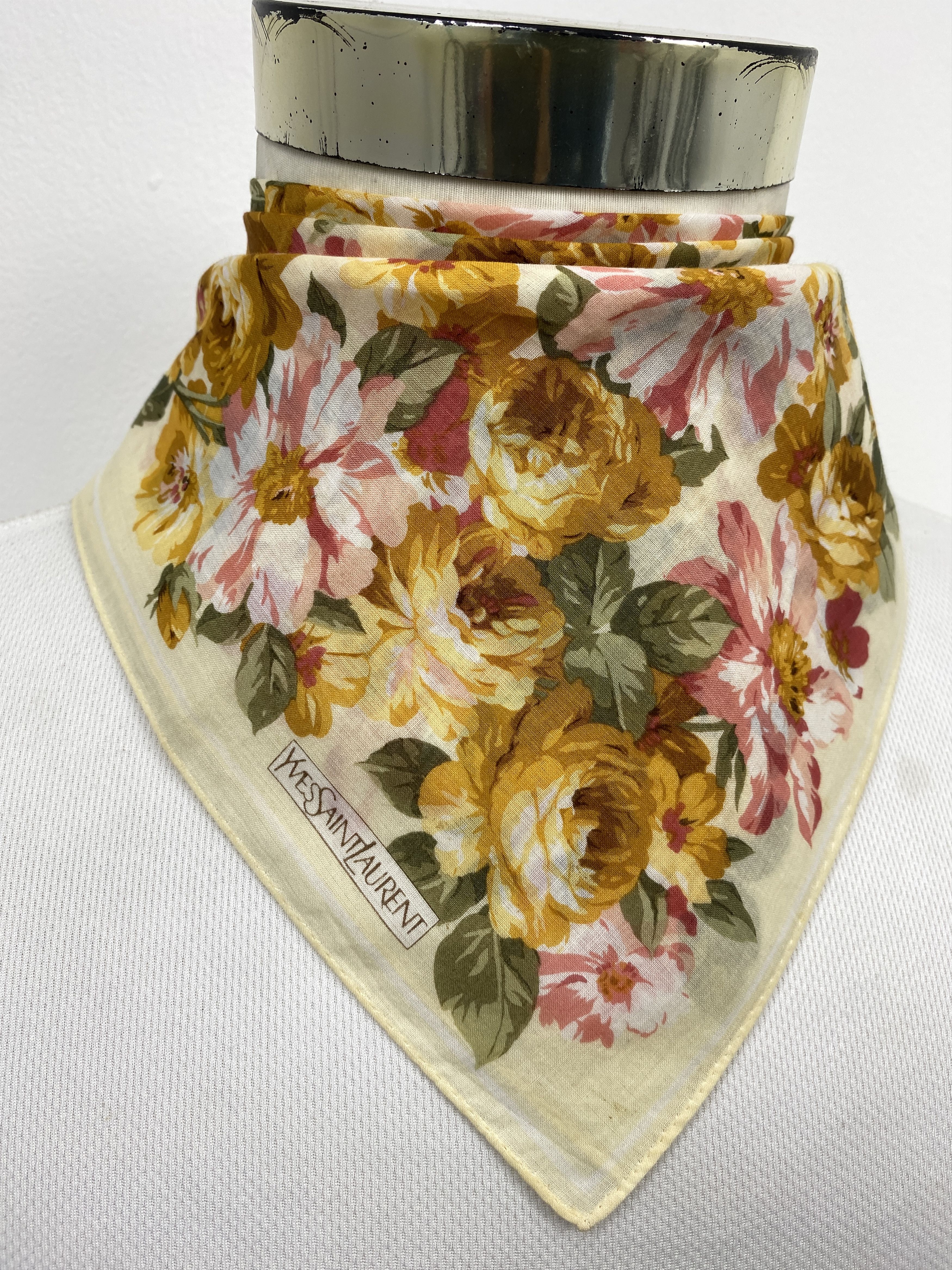 Yves Saint Laurent Yves Saint Laurent Handkerchief / Neckerchief KT0264 Size ONE SIZE - 1 Thumbnail