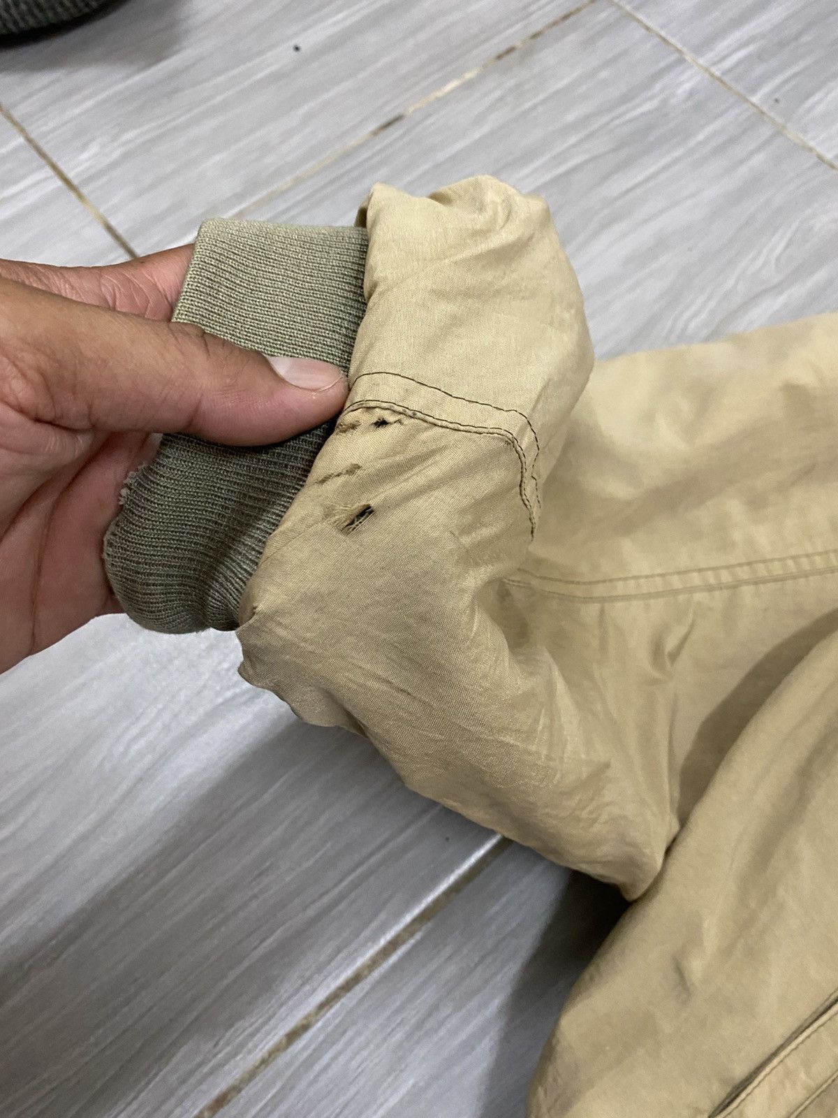 The North Face Vtg 80s The North Face Bomber Jacket Distressed Khaki Size US L / EU 52-54 / 3 - 7 Thumbnail