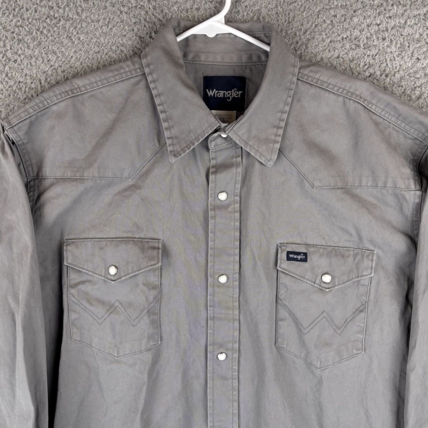 Wrangler Wrangler Shirt Mens 2XLT Gray Western Pearl Snap Cowboy Rodeo Button-Up Long Sleeve Collared Pocketed Twill Cotton Big & Tall Men Vest? Size US XXL / EU 58 / 5 - 2 Thumbnail