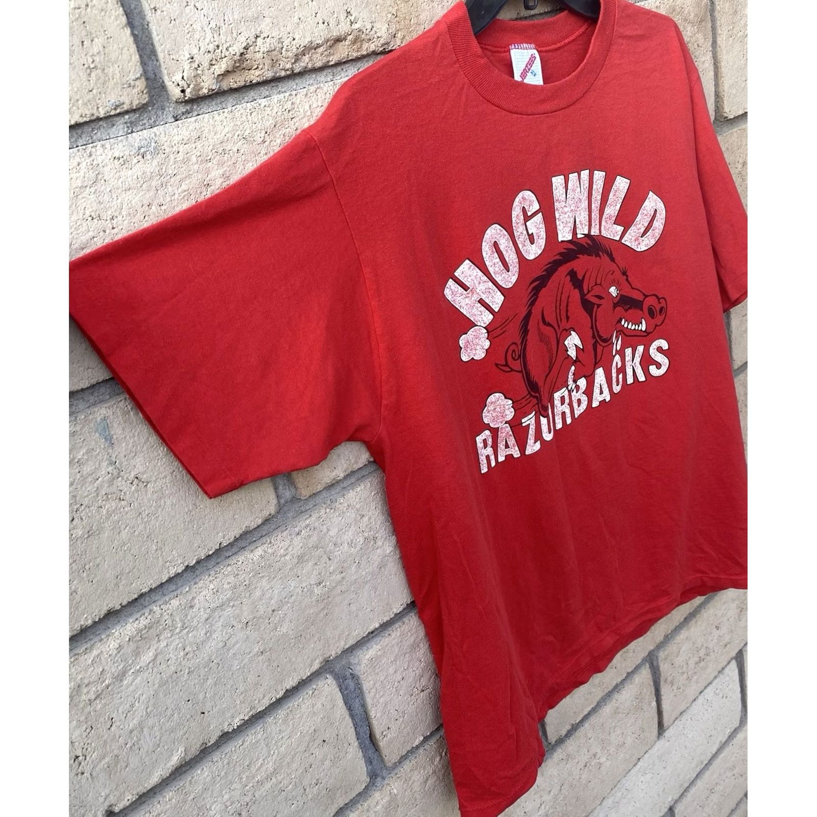 Jerzees VINTAGE Hog Wild Razorbacks Graphic Tee T-Shirt Single Stitch Sleeves Sz XL Red Size US XL / EU 56 / 4 - 3 Thumbnail