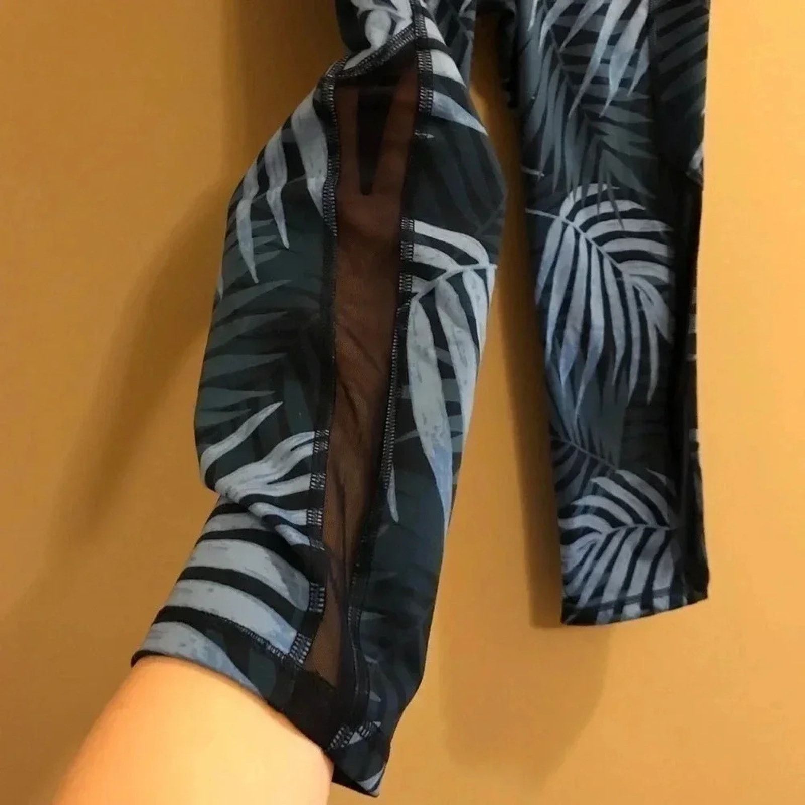 Old Navy Old Navy Active Go Dry Palm Leaf Cropped Mesh Leggings Sz S Size 26" / US 2 / IT 38 - 5 Thumbnail