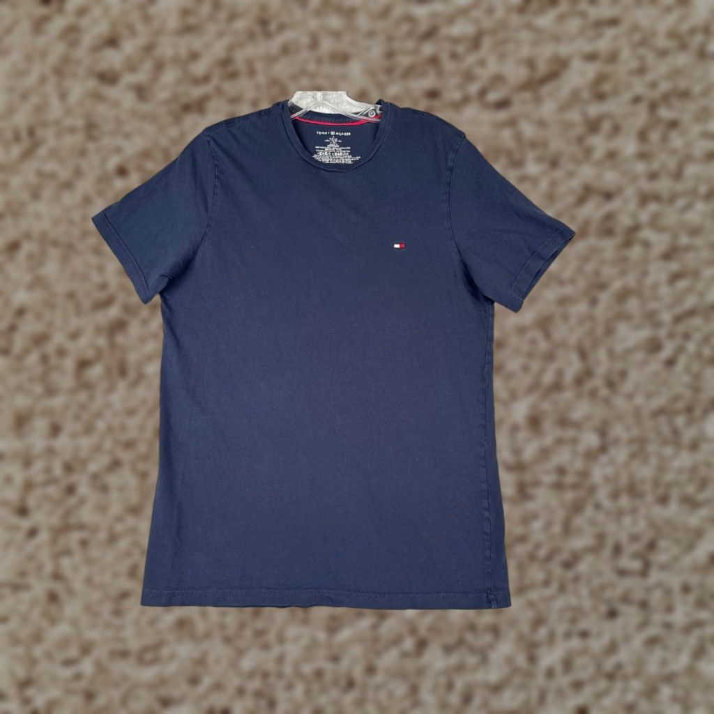 Tommy Hilfiger VINTAGE Tommy Hilfiger Shirt Men Adult Medium Blue Short Sleeve Crew Neck 100% Cotton Logo Embroidered Mens Shirt Size US M / EU 48-50 / 2 - 1 Thumbnail