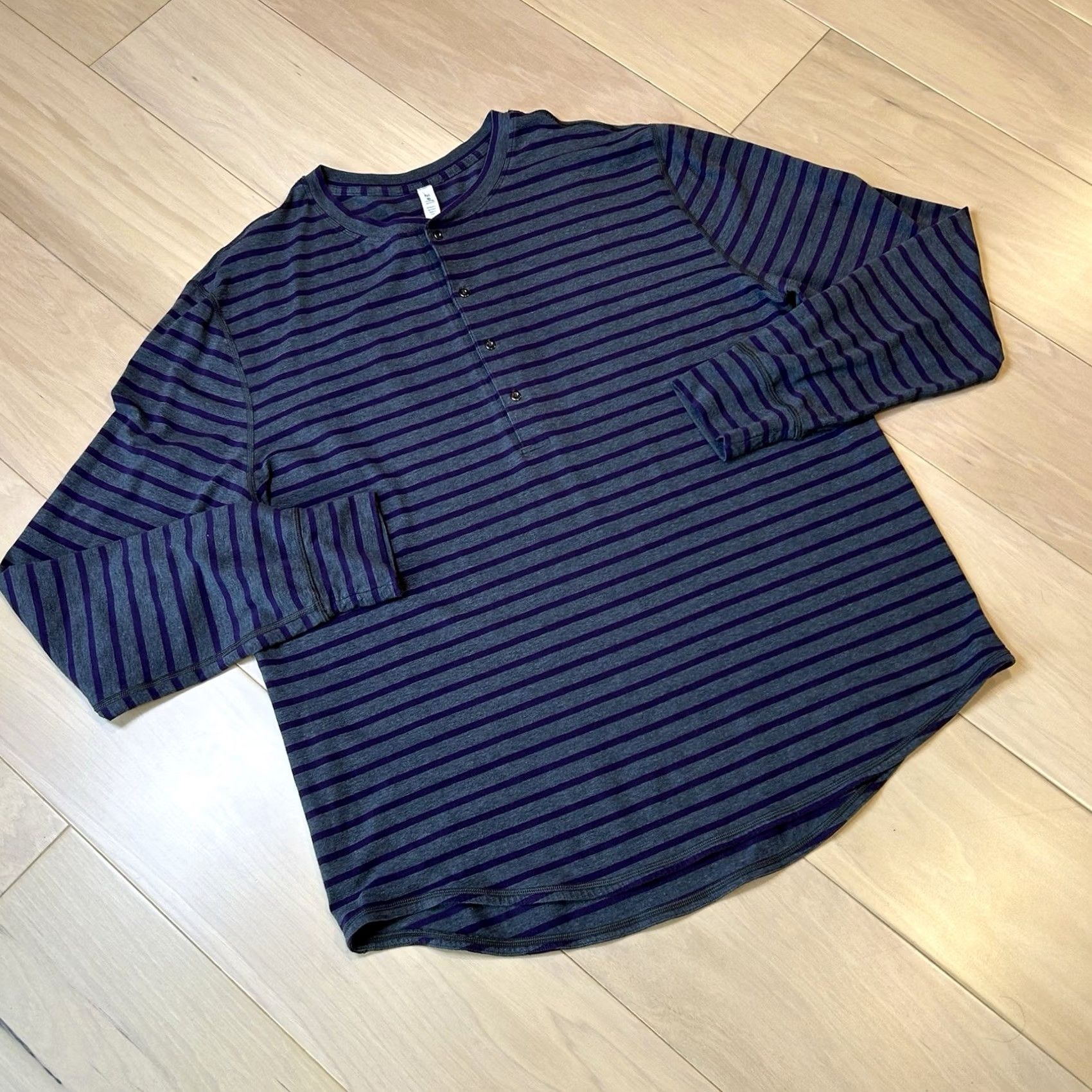 Lululemon Lululemon 5 Year Henley Shirt Long Sleeve Men’s 2XL, Gray / Purple, Striped, Polyester Blend, Regular Fit, Activewear, Long Sleeve Shirt, Mens Size US XXL / EU 58 / 5 - 2 Thumbnail