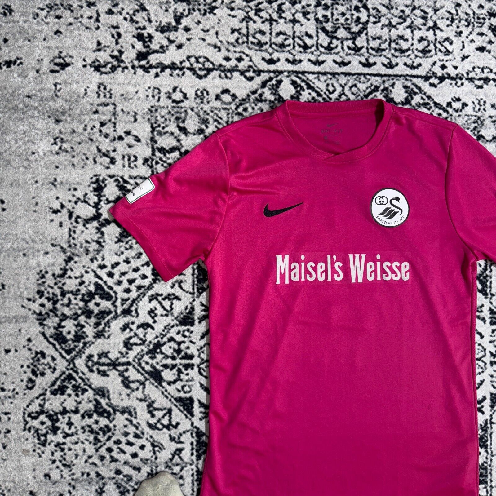 Nike × Vintage Nike Pink Polyester Jersey T-Shirt Size L Swag City Pepino Size US L / EU 52-54 / 3 - 3 Thumbnail