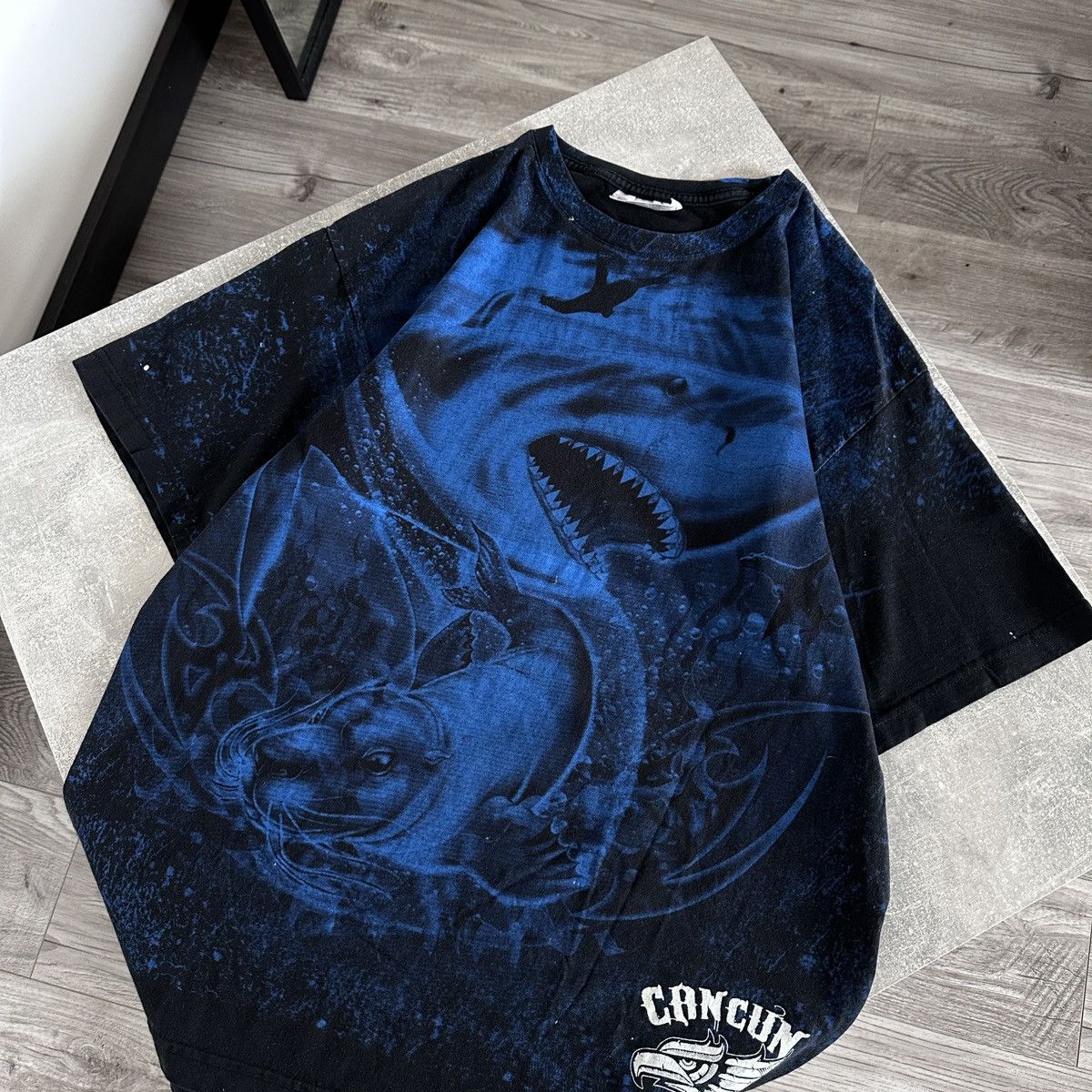 Vintage Vintage 90s Shark fur seal aop tee y2k hype animals cancum Size US XL / EU 56 / 4 - 2 Thumbnail