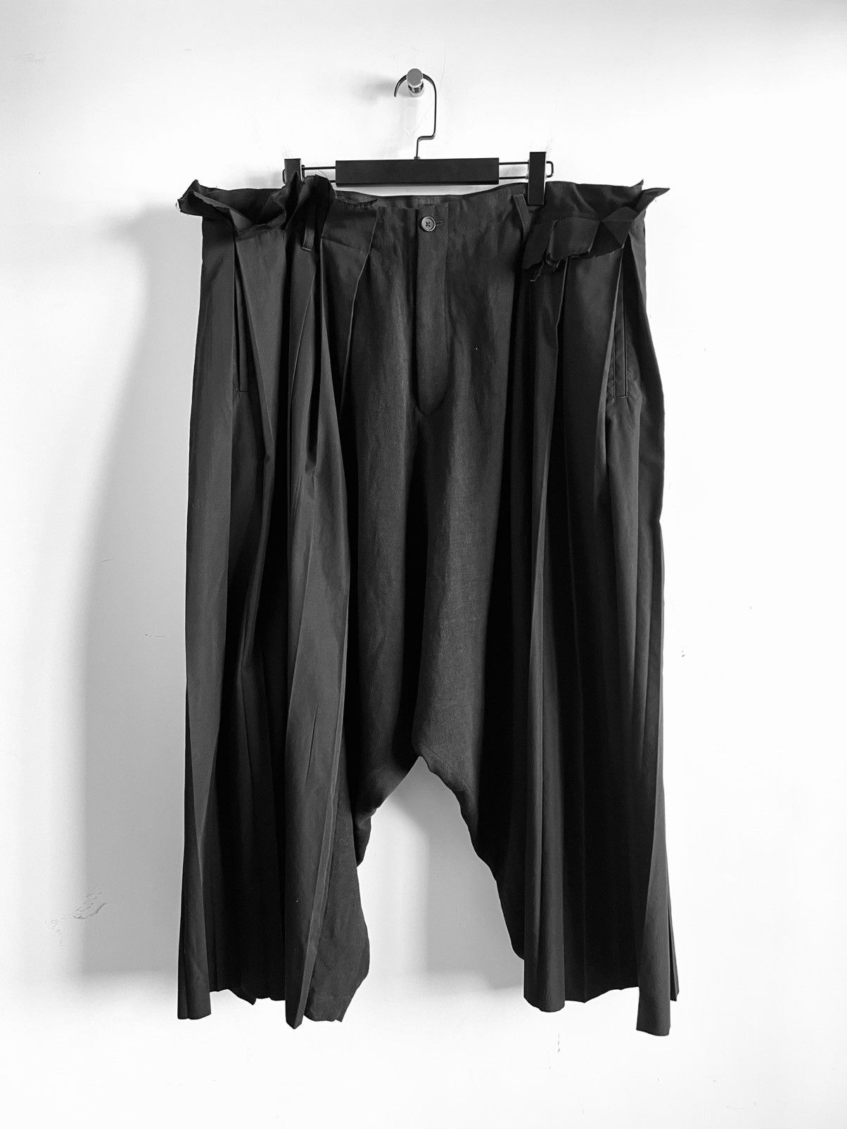 Yohji Yamamoto Yohji Yamamoto Pour Homme - PLEATED SAROUEL PANTS Size US 30 / EU 46 - 1 Thumbnail