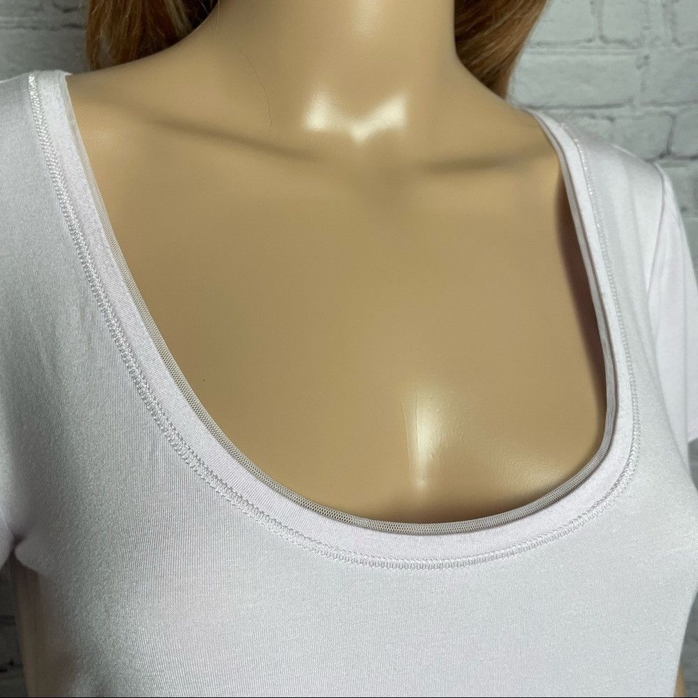 White House Black Market New White House Black Market Lilac Scoop Neck Rayon Tee Siz Size M / US 6-8 / IT 42-44 - 4 Thumbnail