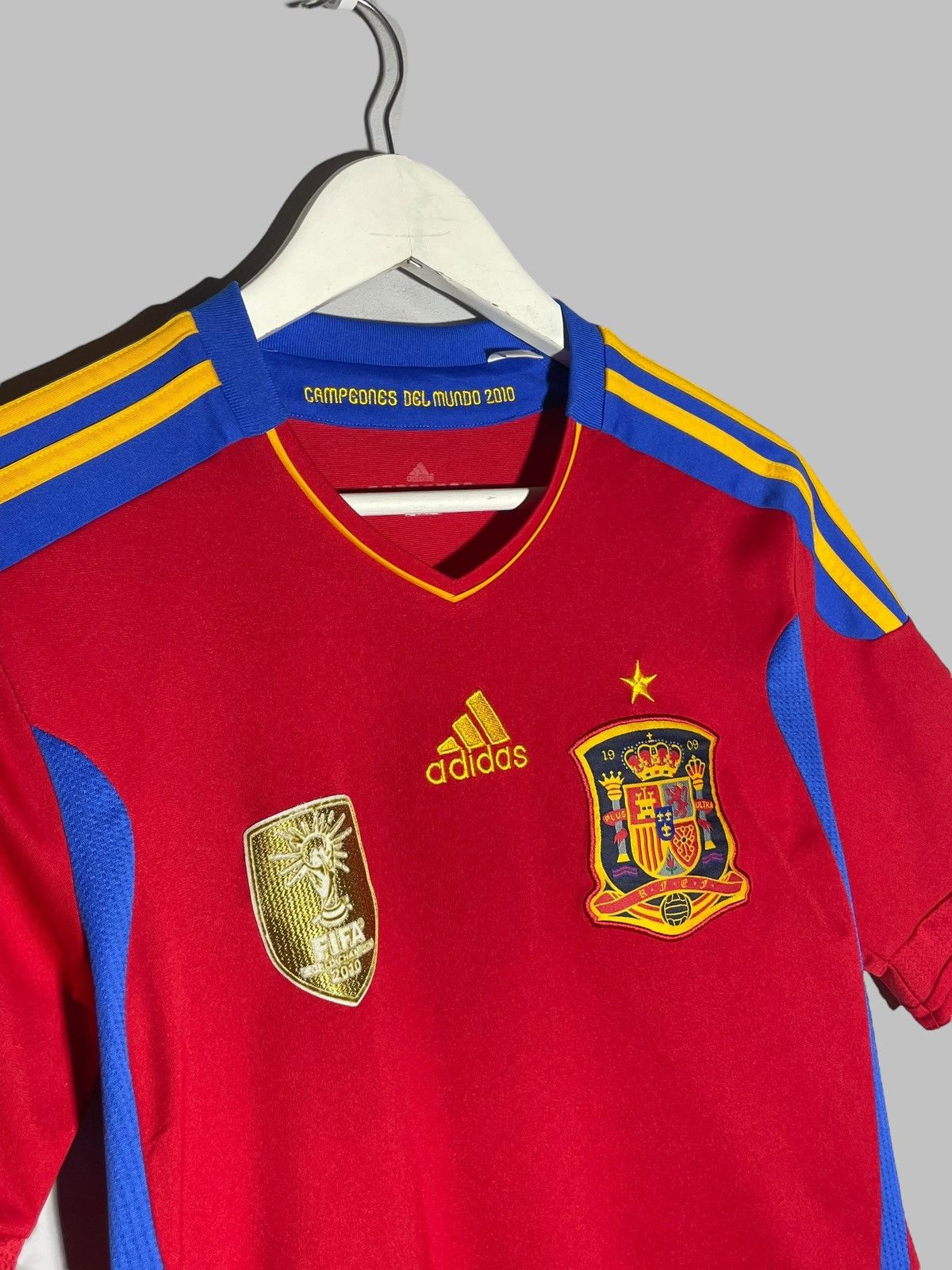 Adidas National Team Spain Adidas 2011 Home Football Shirt Size US S / EU 44-46 / 1 - 3 Thumbnail