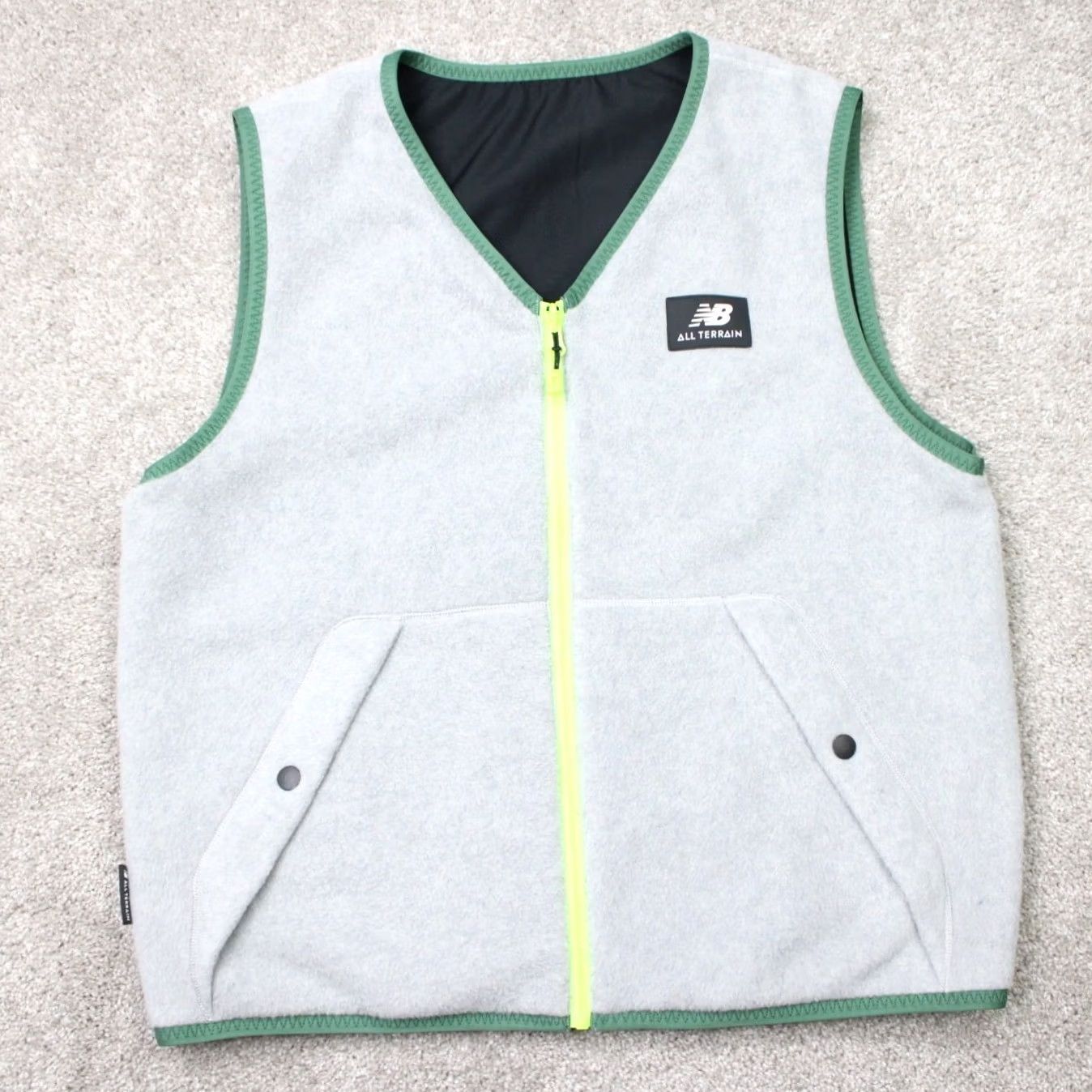 New Balance New Balance Reversible Vest Mens Medium All Terrain Fleece/Soft Shell Gray/Black Size US M / EU 48-50 / 2 - 6 Thumbnail