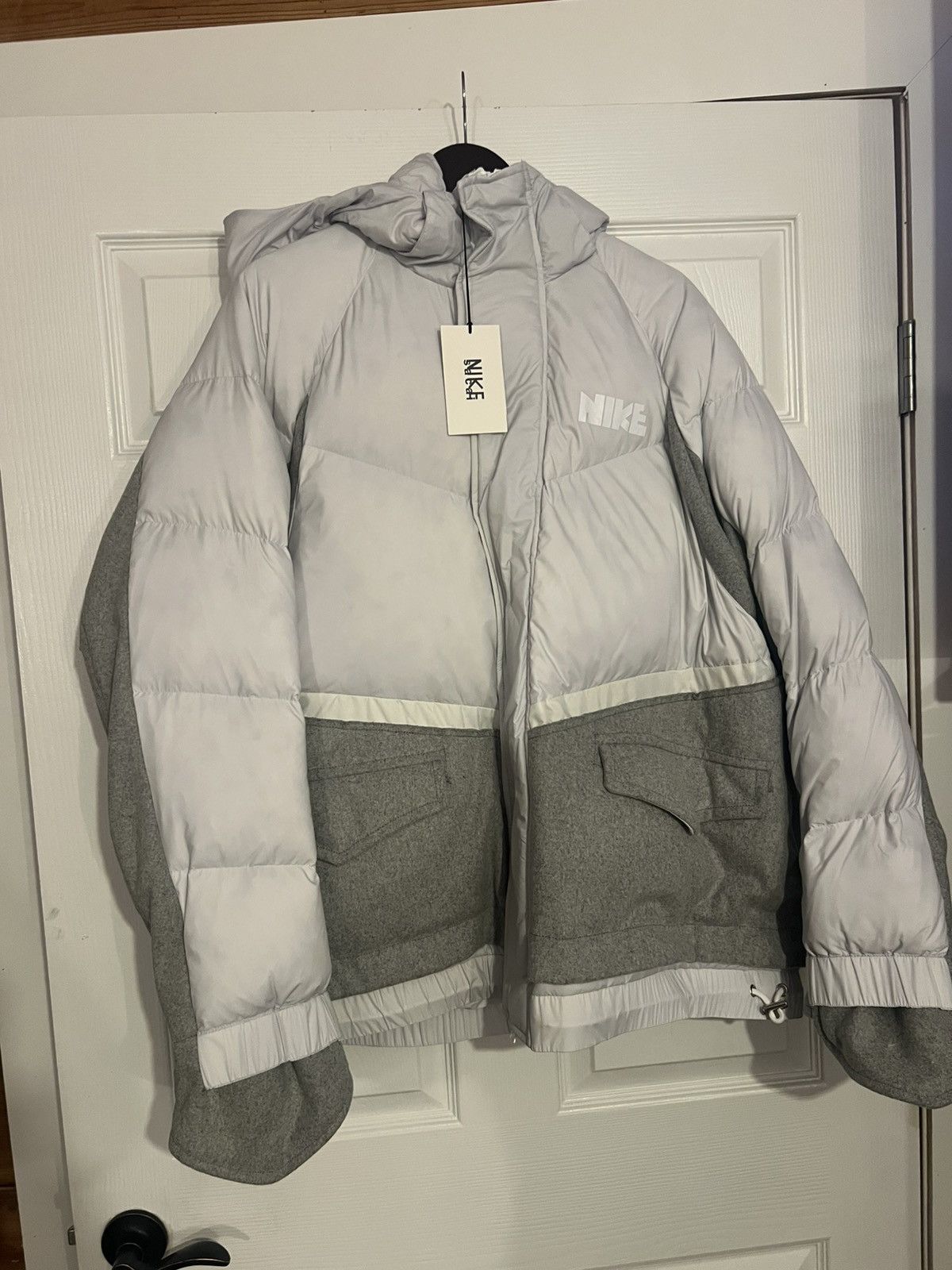 Nike Nike Sacai Parka Jacket. White/ Grey. Large. Brand New Size US L / EU 52-54 / 3 - 1 Thumbnail