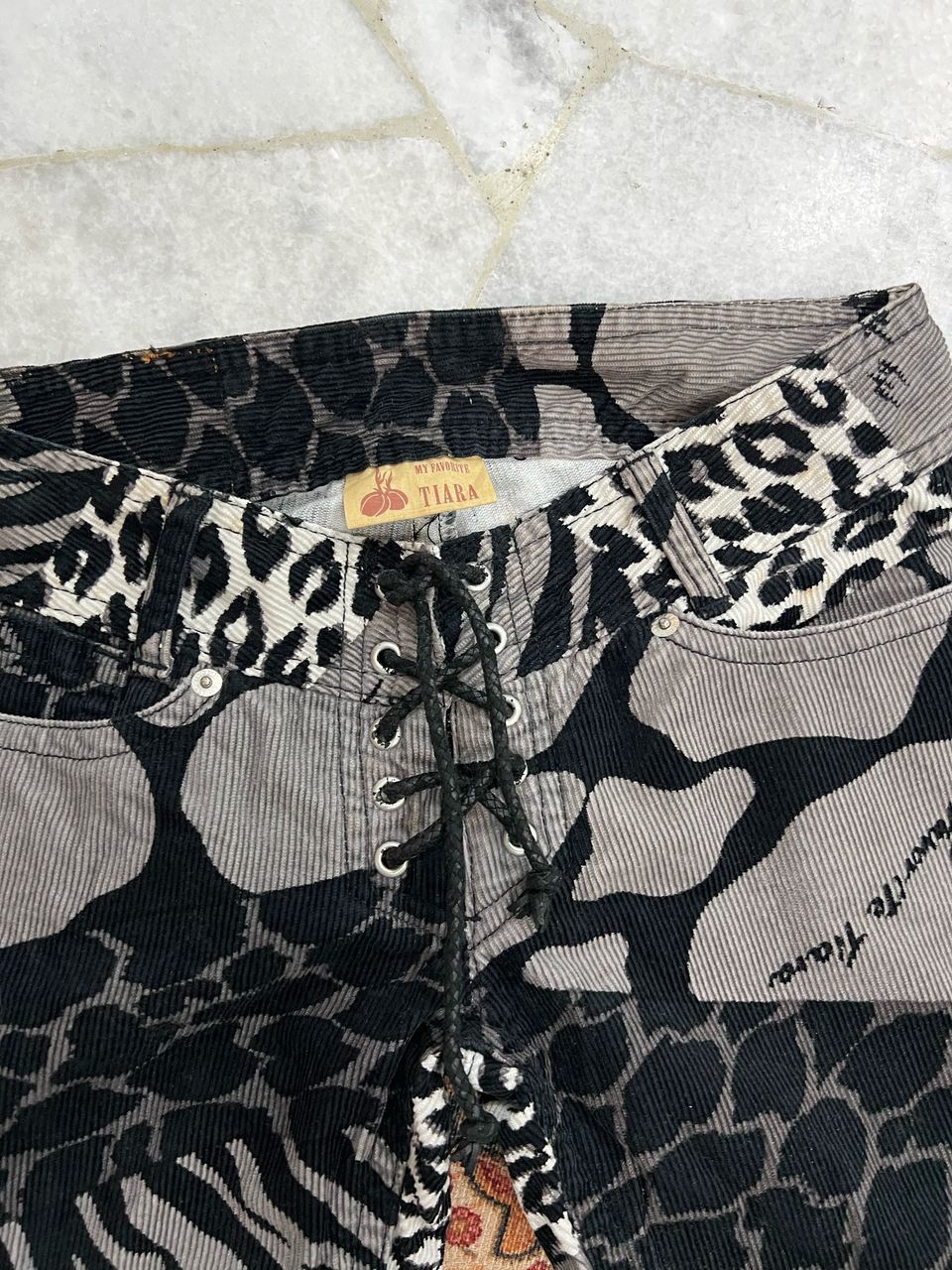 Japanese Brand Japanese Brand My Favourite Tiara Corduroy Pants Size US 29 - 12 Thumbnail