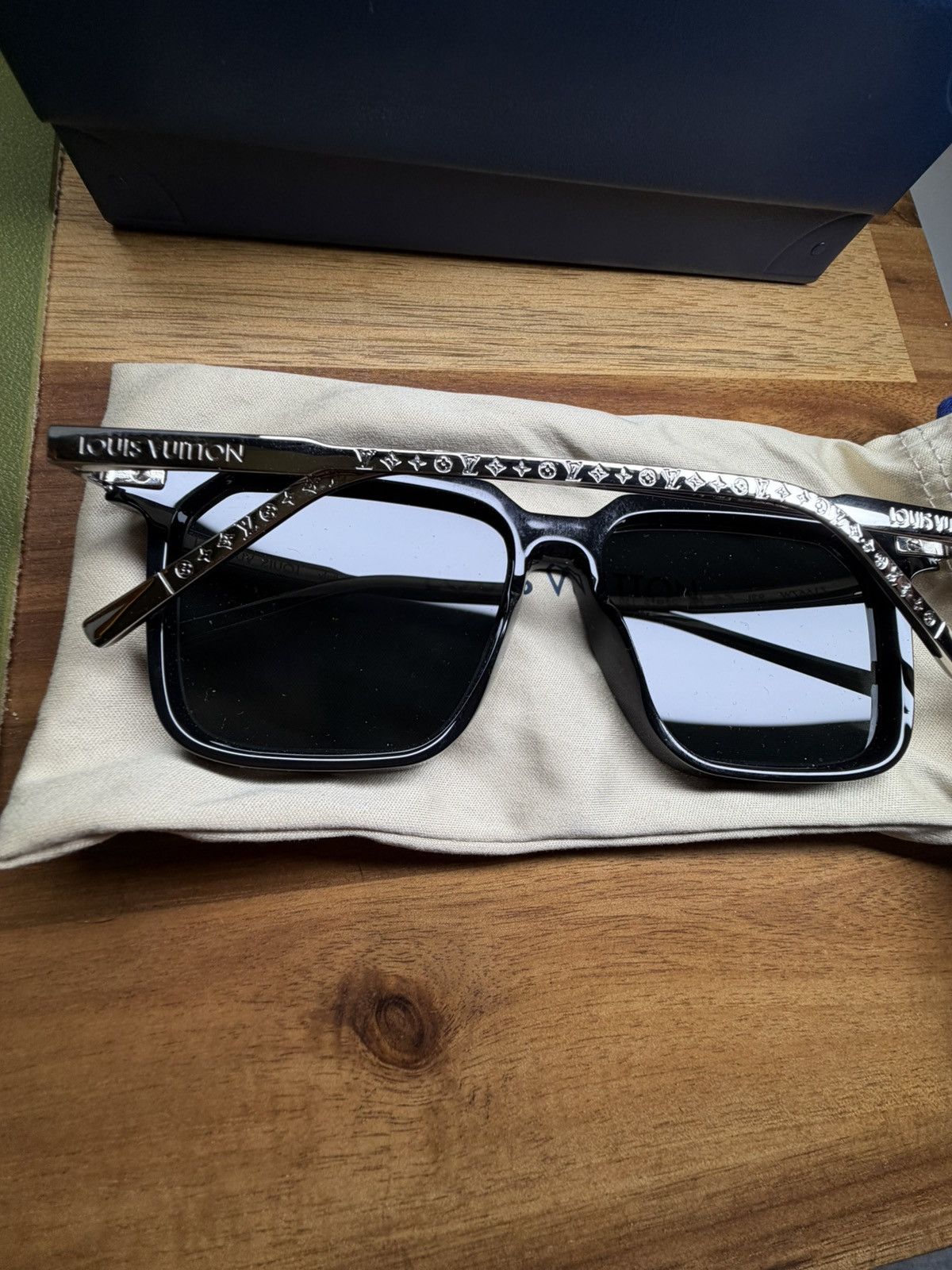 Louis Vuitton Louis Vuitton Rise Square Sunglasses (W) - Black Size ONE SIZE - 3 Thumbnail